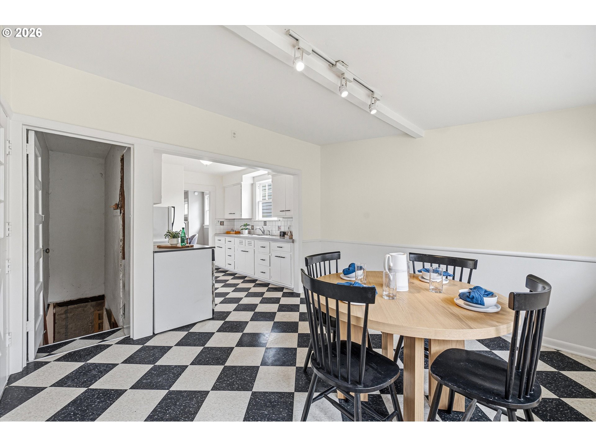 2801 NE 35TH PL