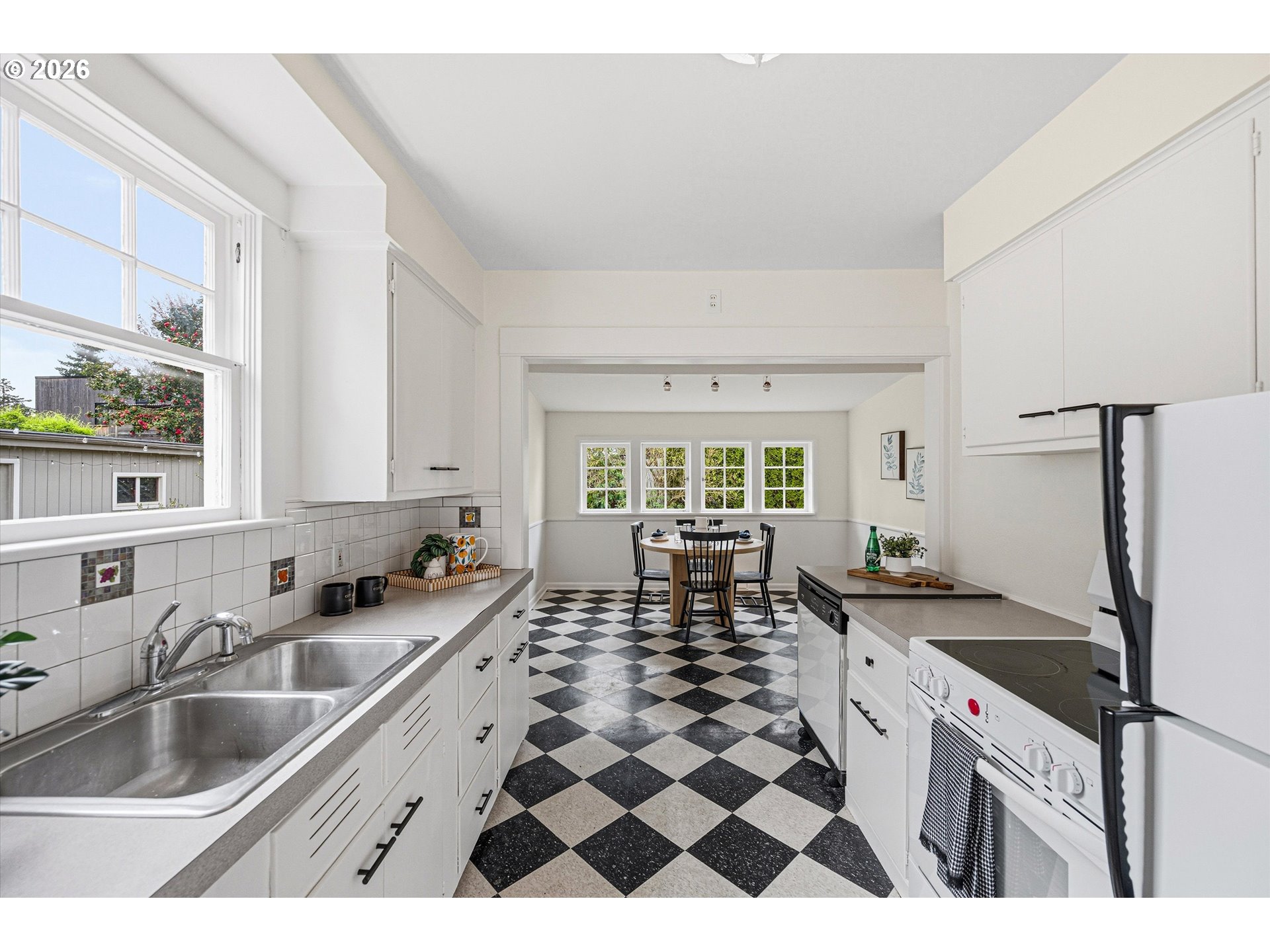 2801 NE 35TH PL