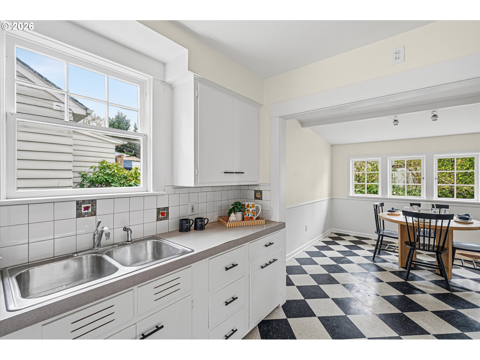 2801 NE 35TH PL