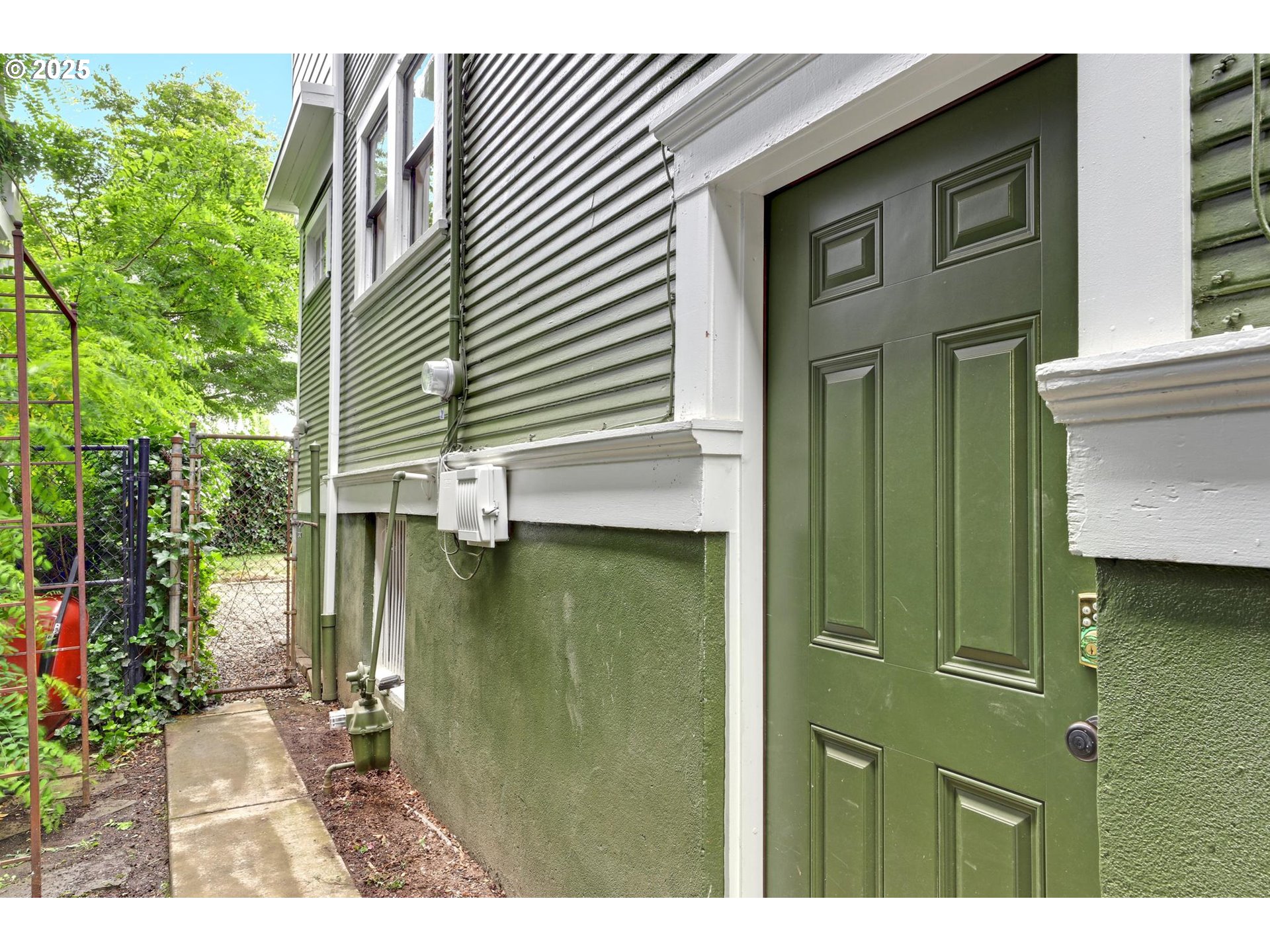 26 NW 22ND PL