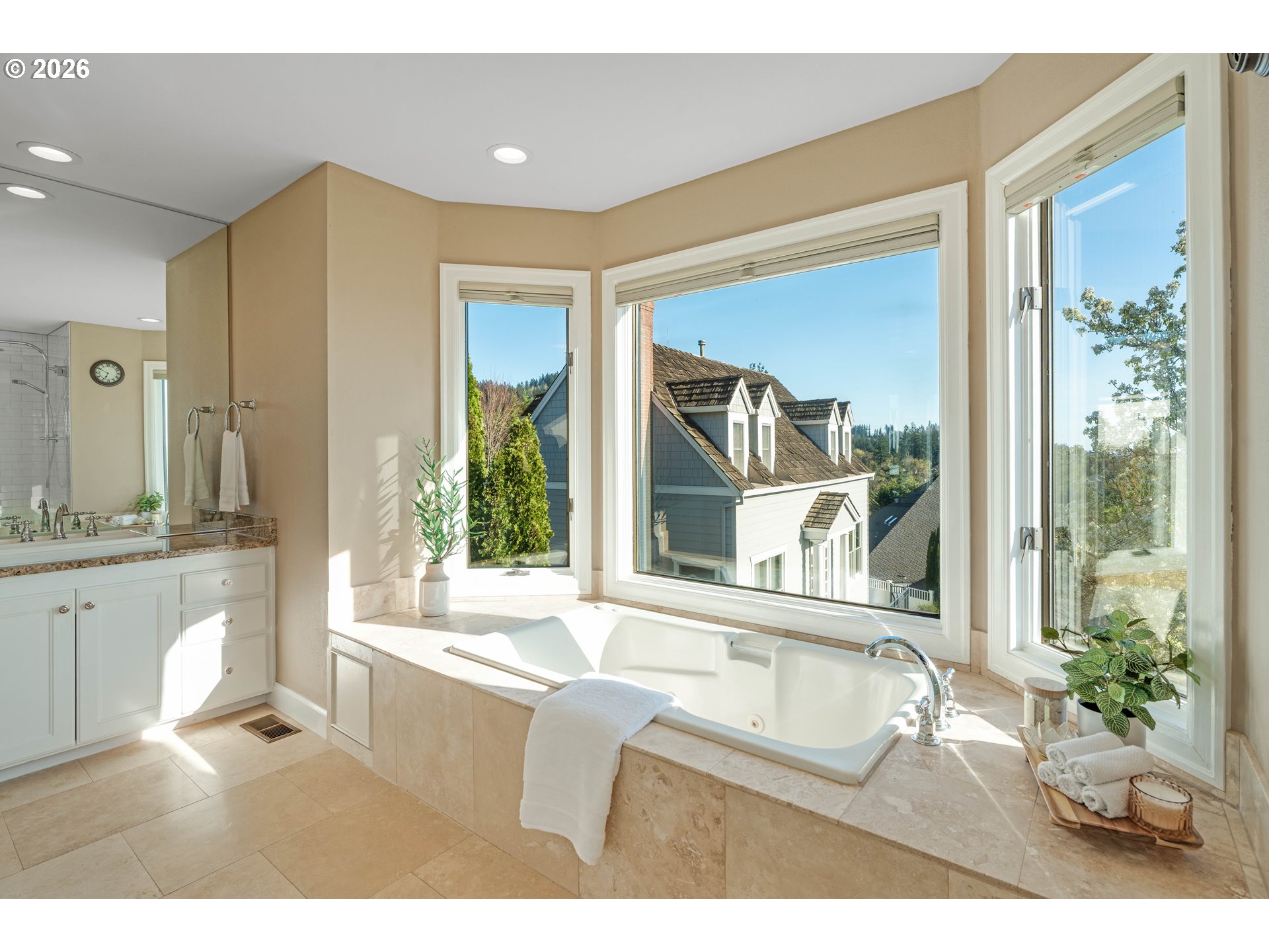 8710 NW HAZELTINE ST