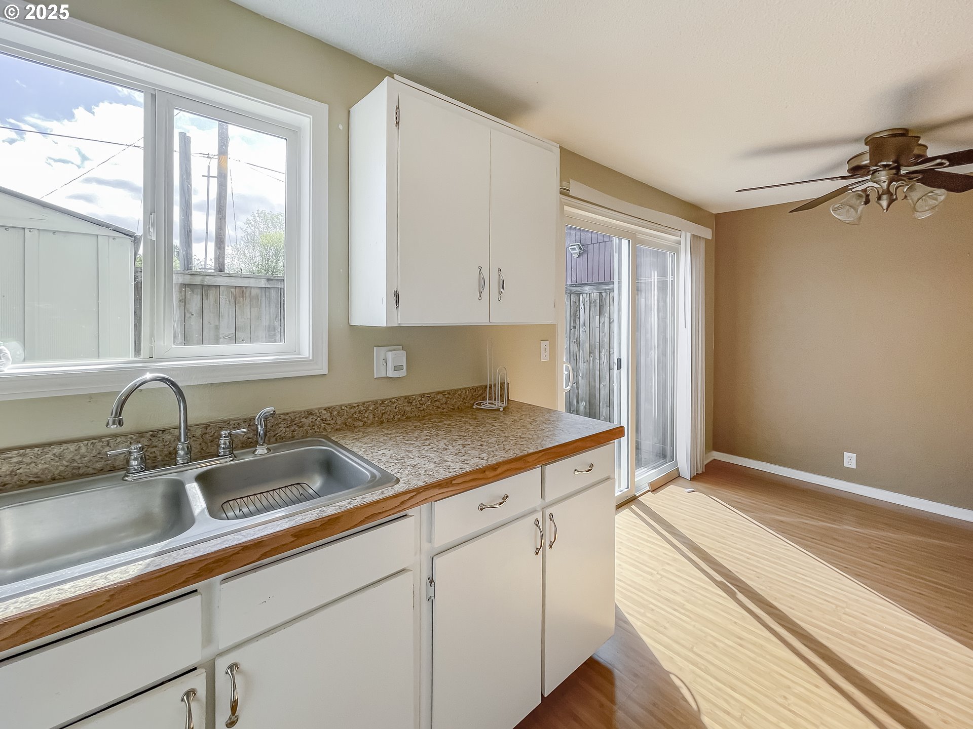 1903 W 17TH AVE