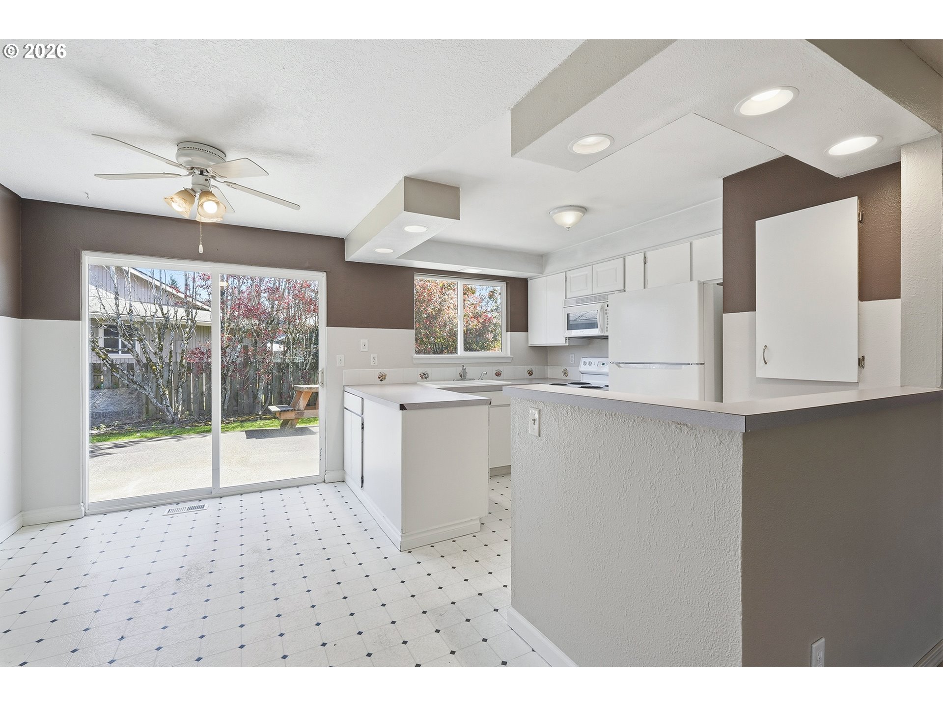 1137 1139 SW FOX CT