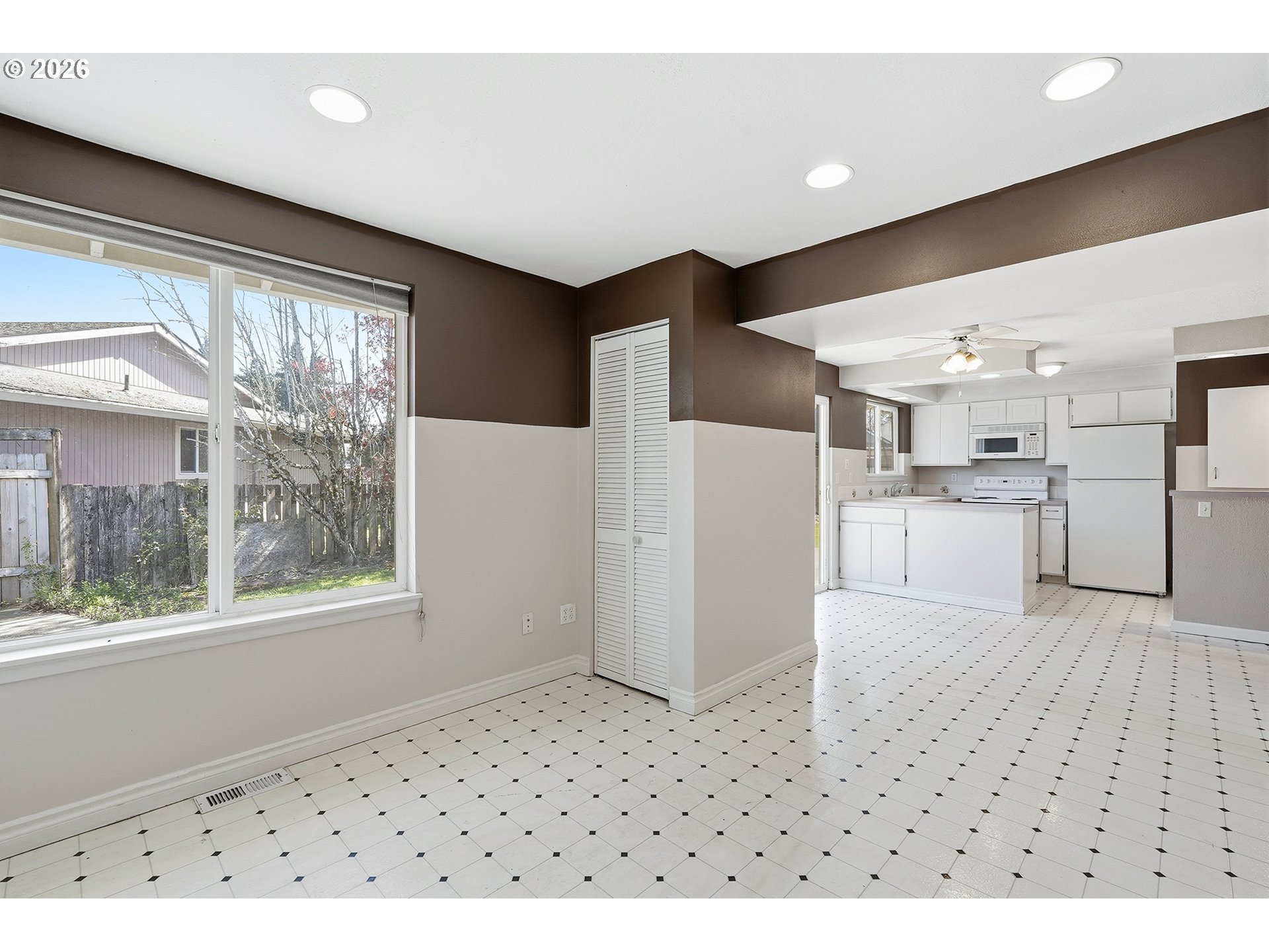 1137 1139 SW FOX CT