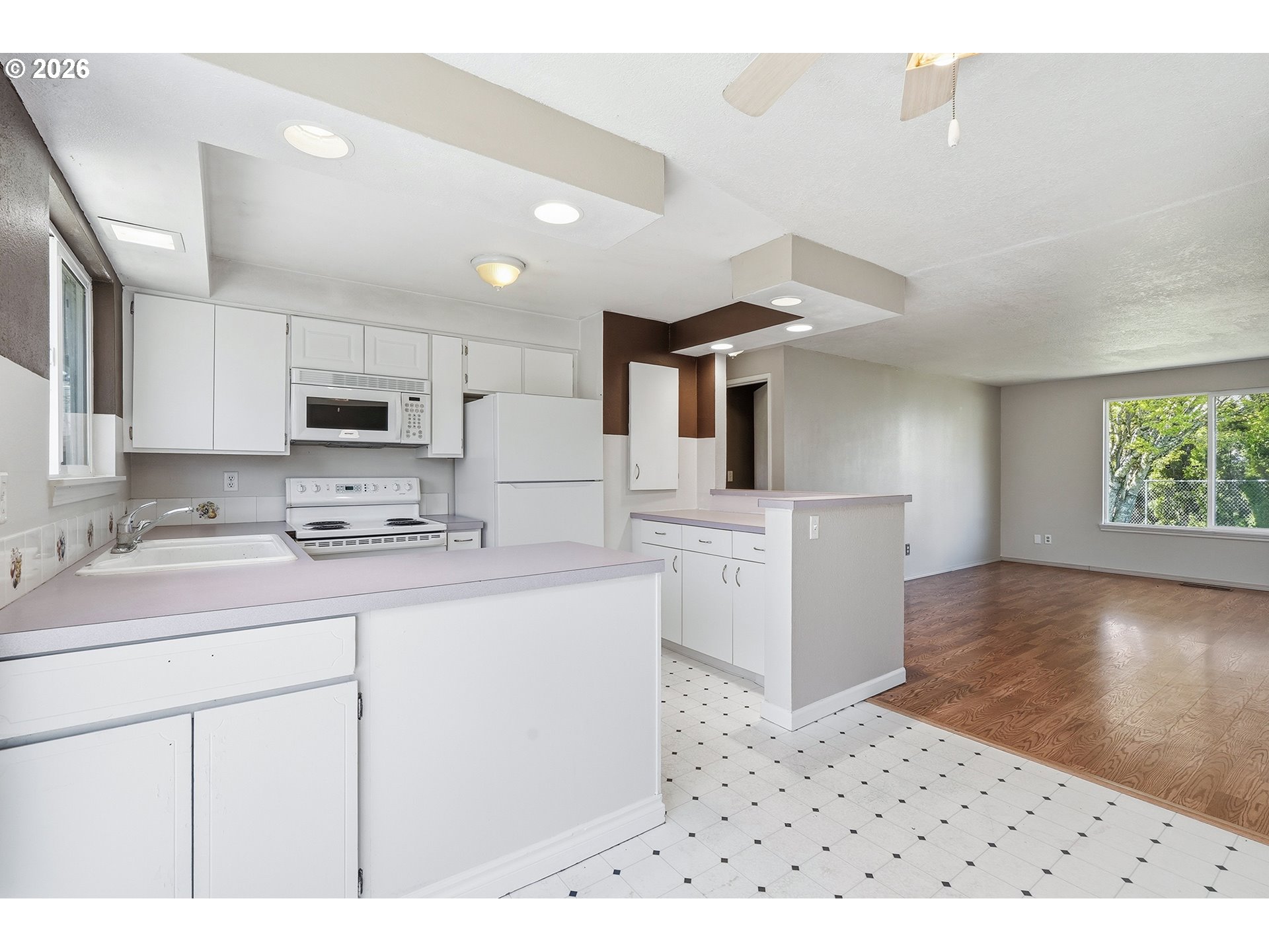 1137 1139 SW FOX CT