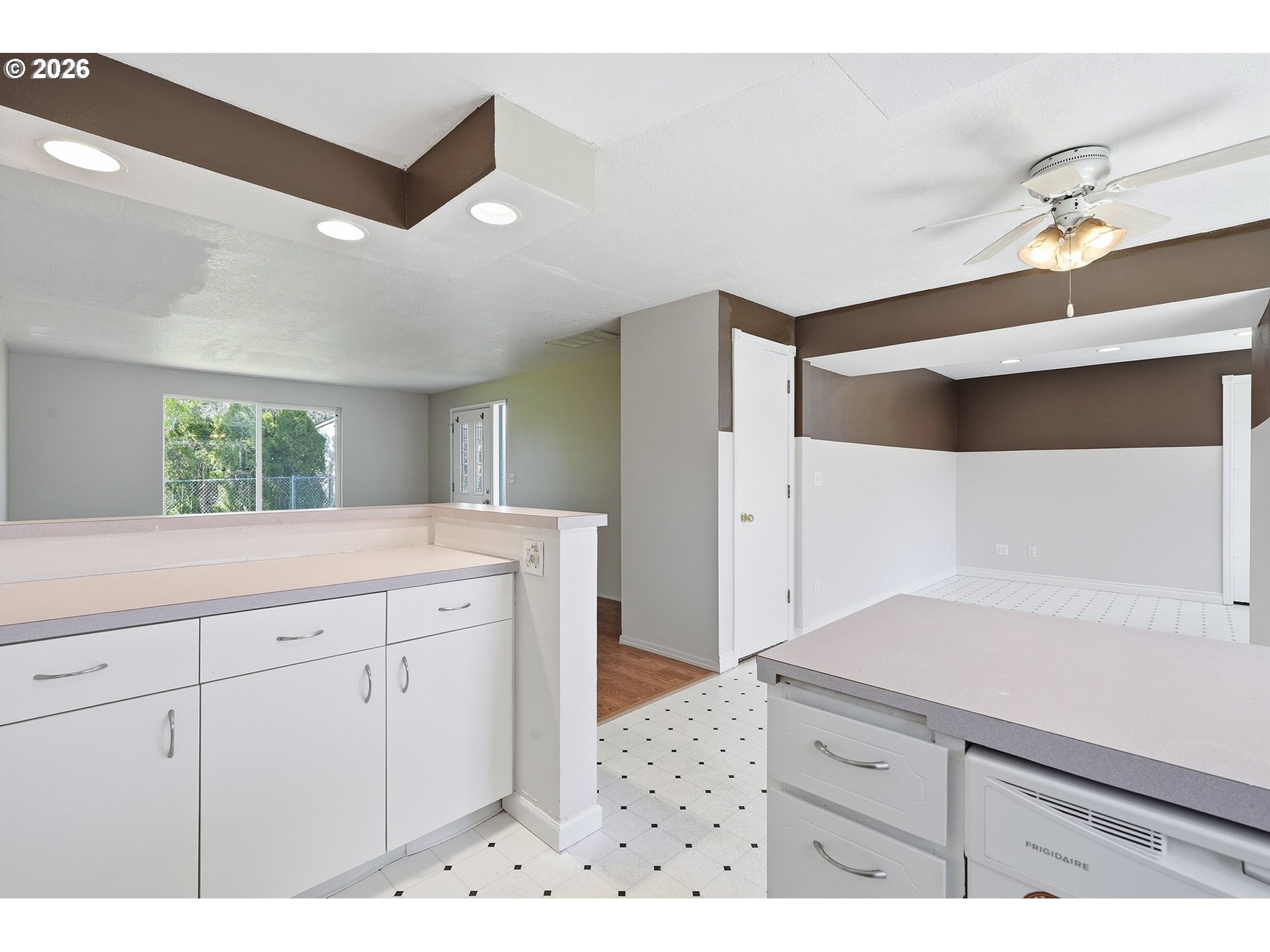 1137 1139 SW FOX CT