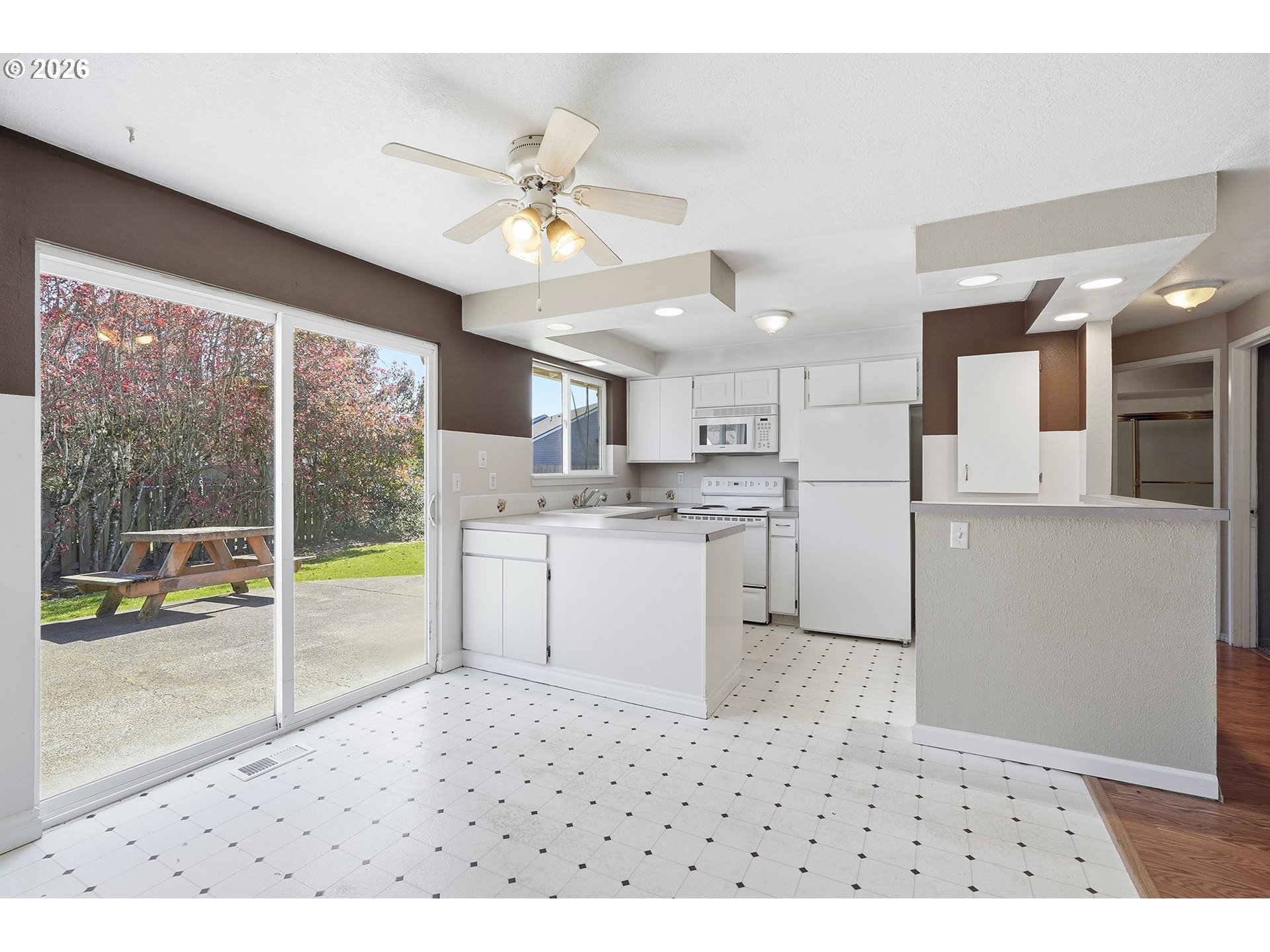 1137 1139 SW FOX CT