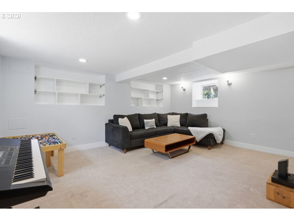 3226 NE 65TH AVE