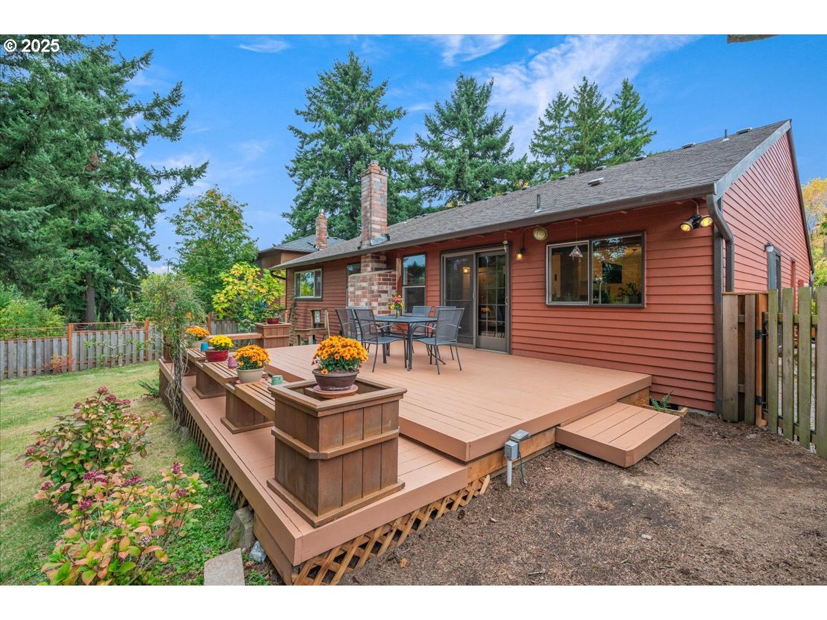 1225 SE JACQUELIN DR