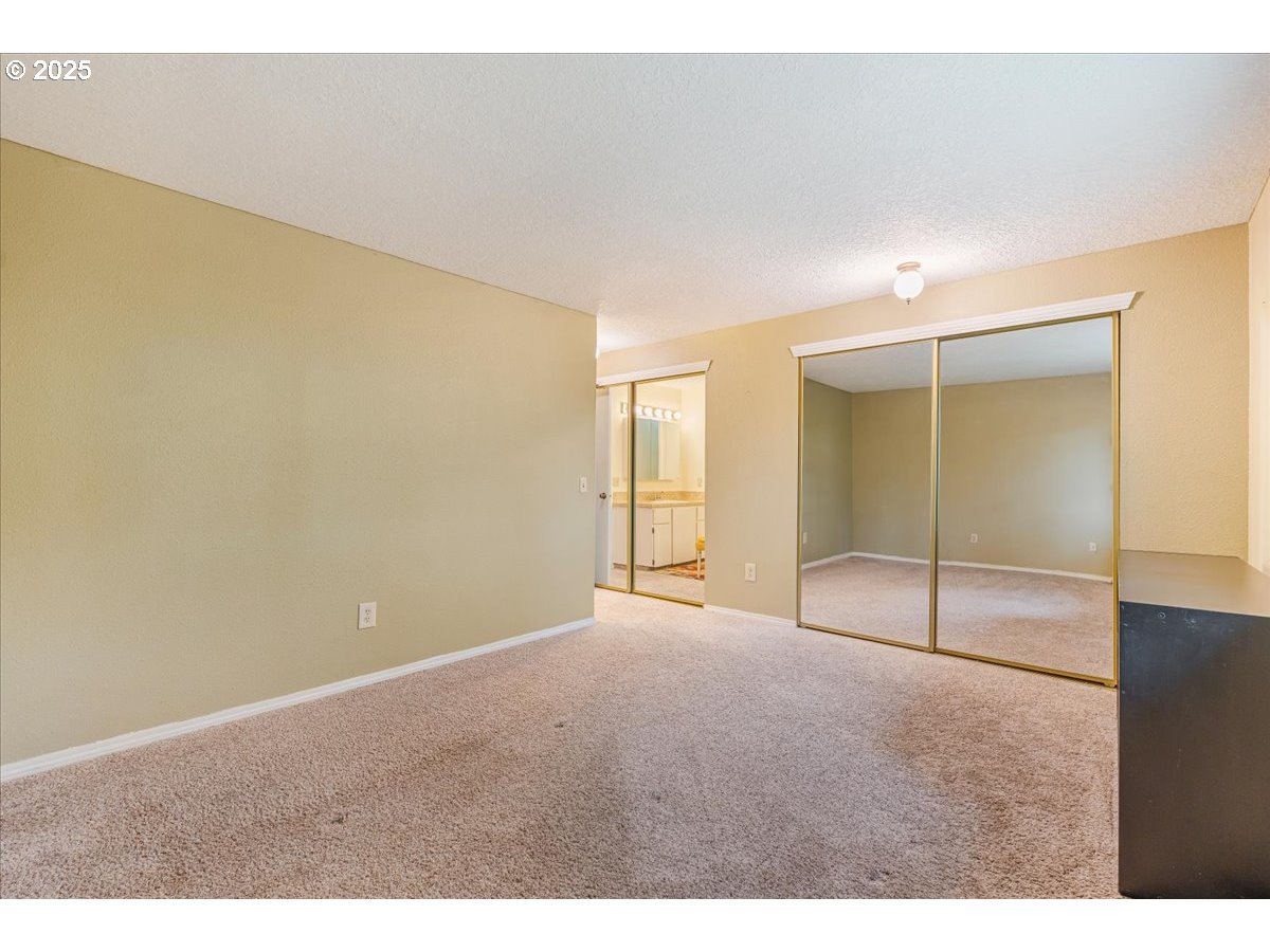 1225 SE JACQUELIN DR