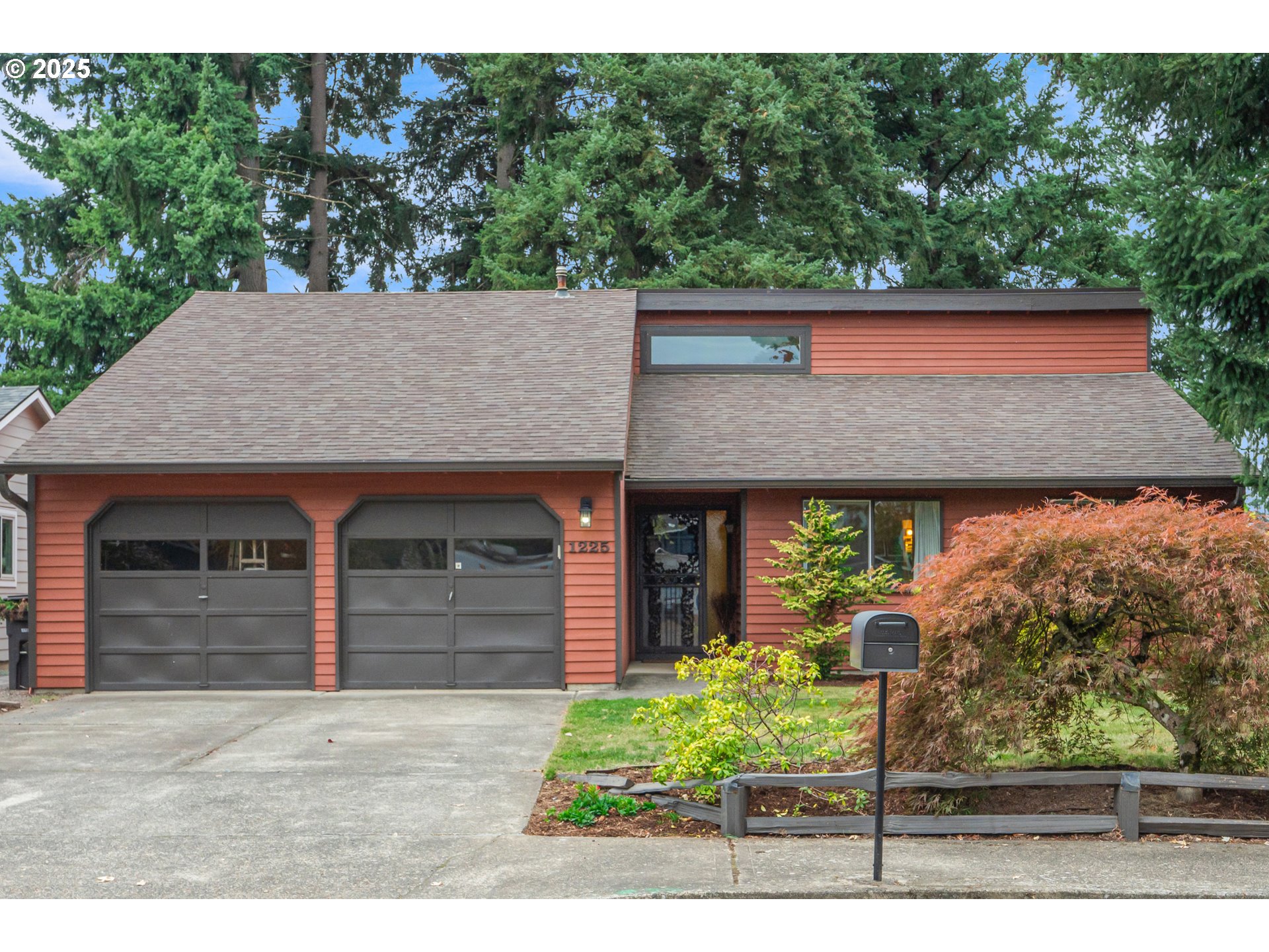 1225 SE JACQUELIN DR