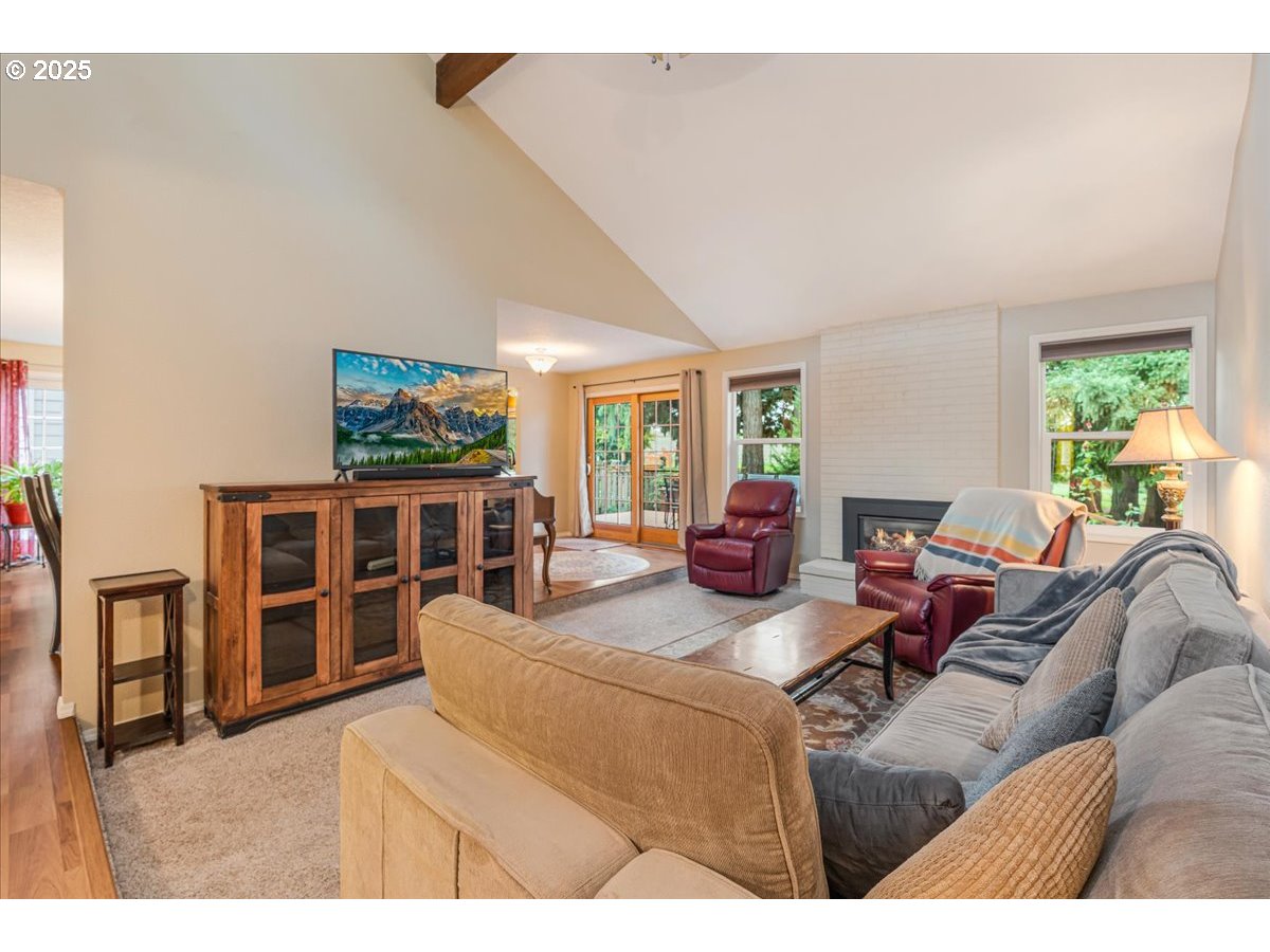 1225 SE JACQUELIN DR