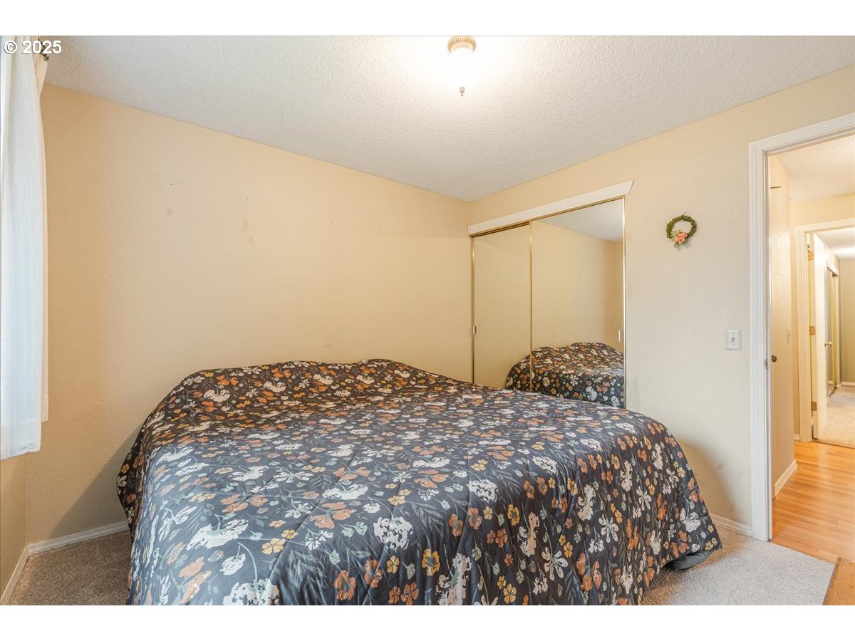 1225 SE JACQUELIN DR