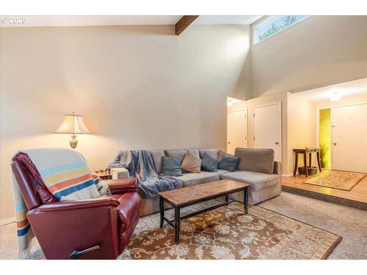 1225 SE JACQUELIN DR