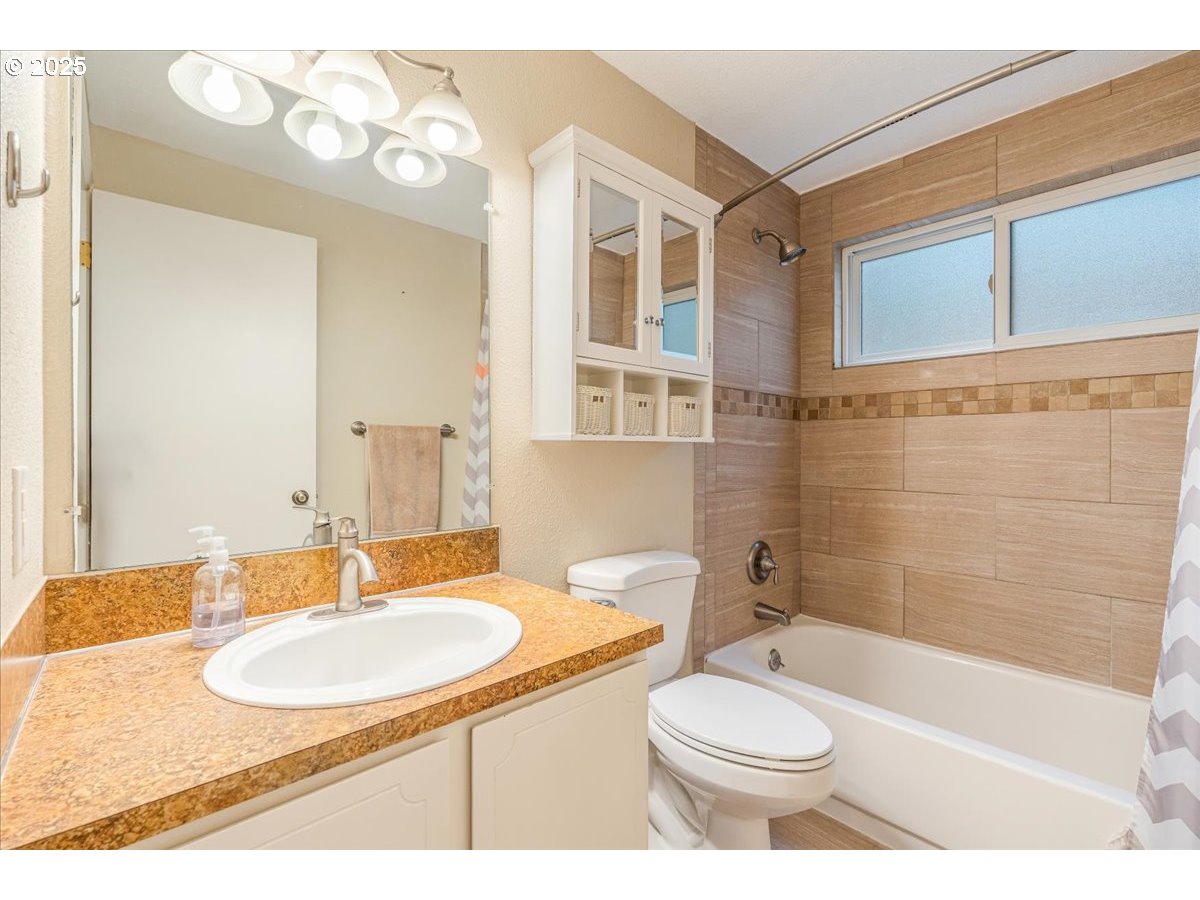 1225 SE JACQUELIN DR