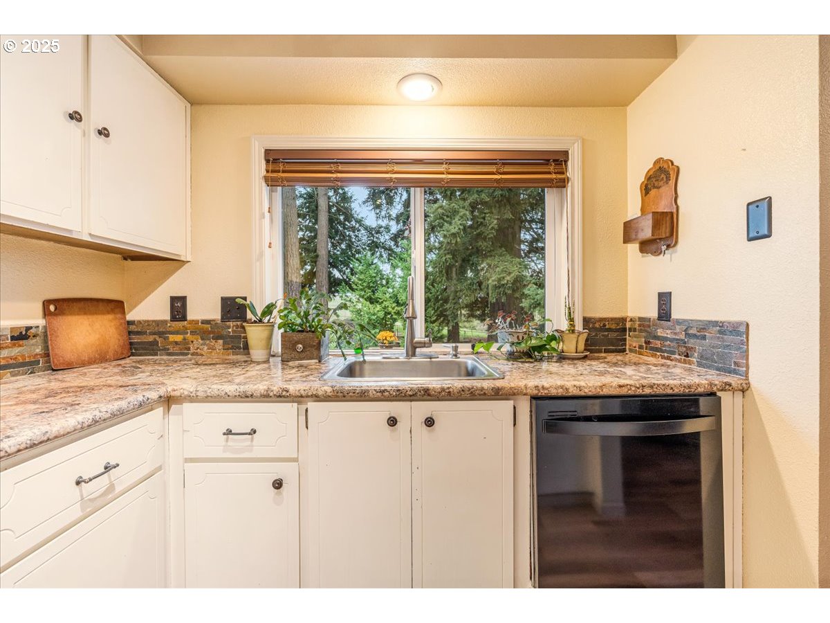 1225 SE JACQUELIN DR