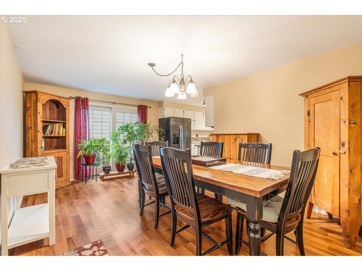 1225 SE JACQUELIN DR