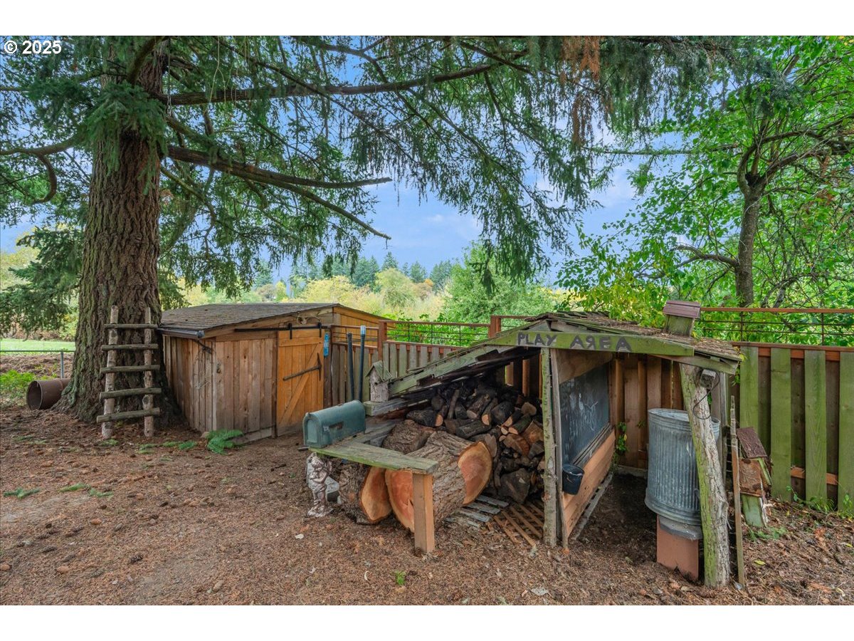 1225 SE JACQUELIN DR