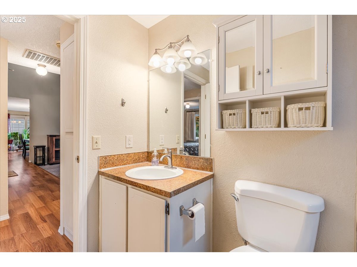 1225 SE JACQUELIN DR