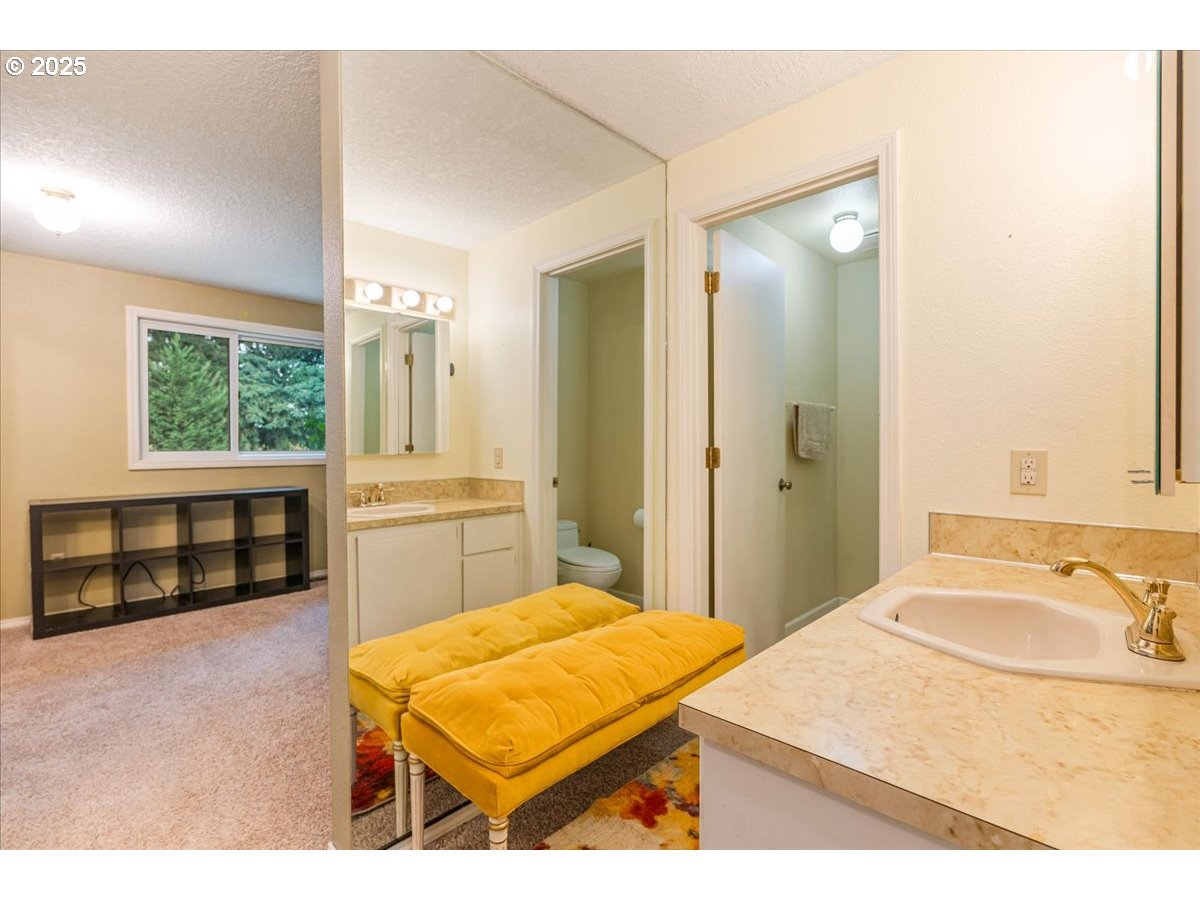 1225 SE JACQUELIN DR