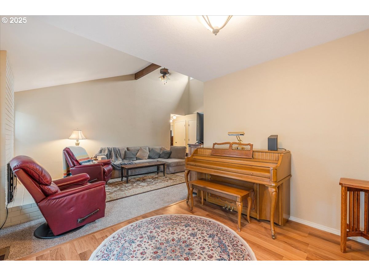 1225 SE JACQUELIN DR