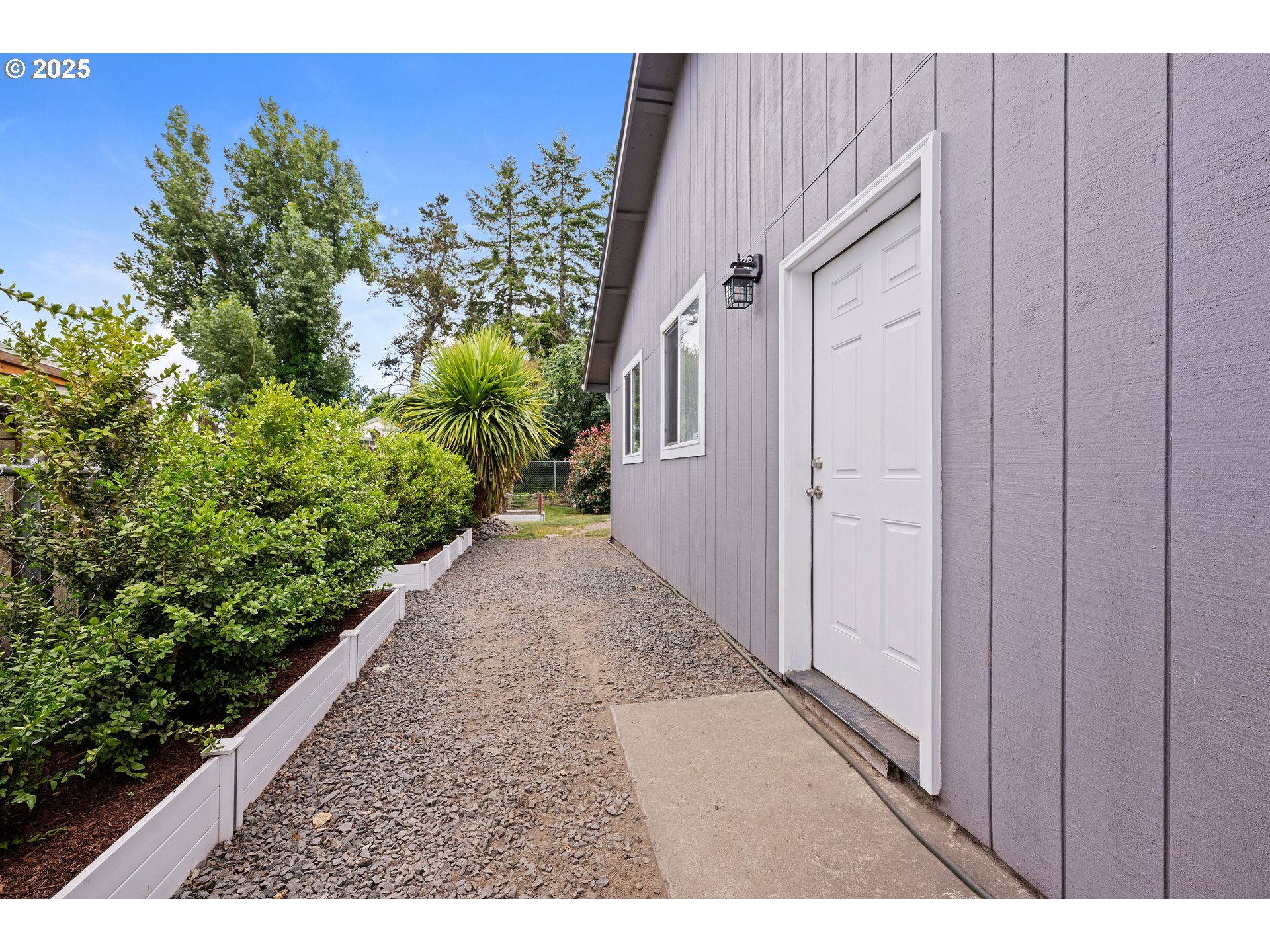 311 NW WARRENTON DR