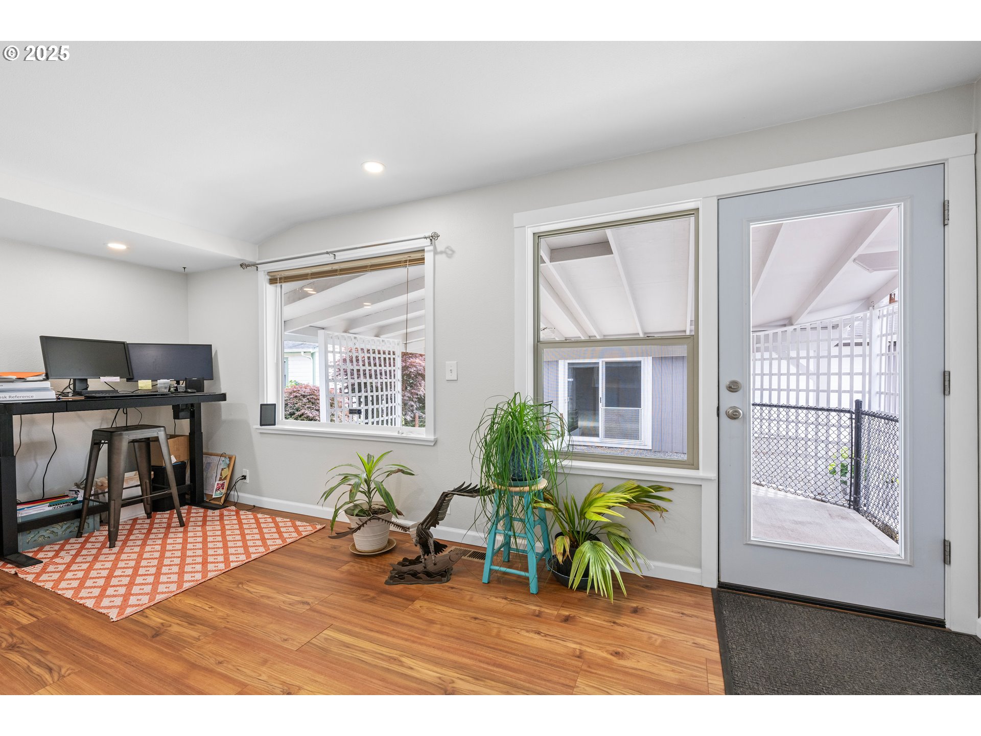 311 NW WARRENTON DR