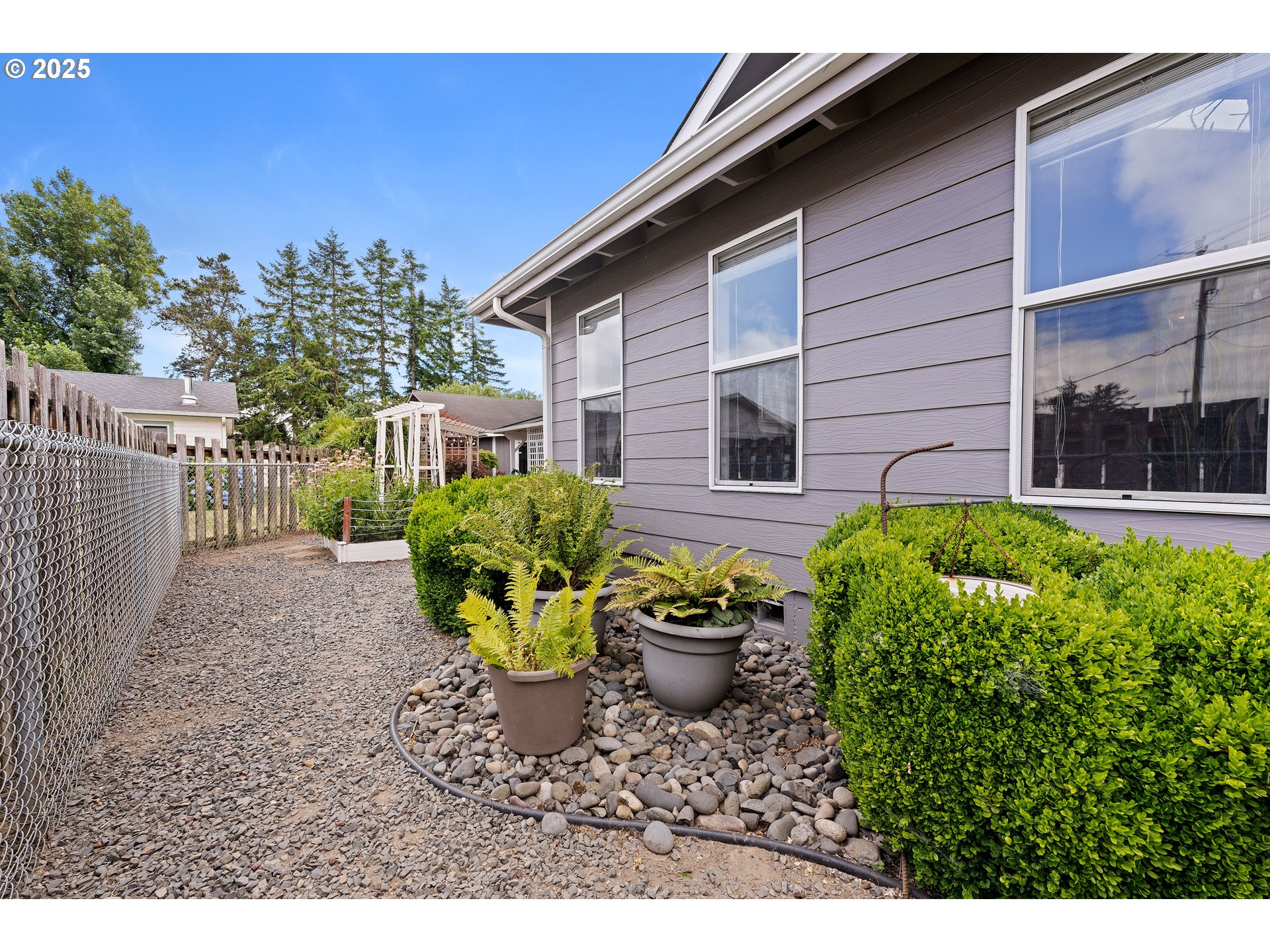 311 NW WARRENTON DR