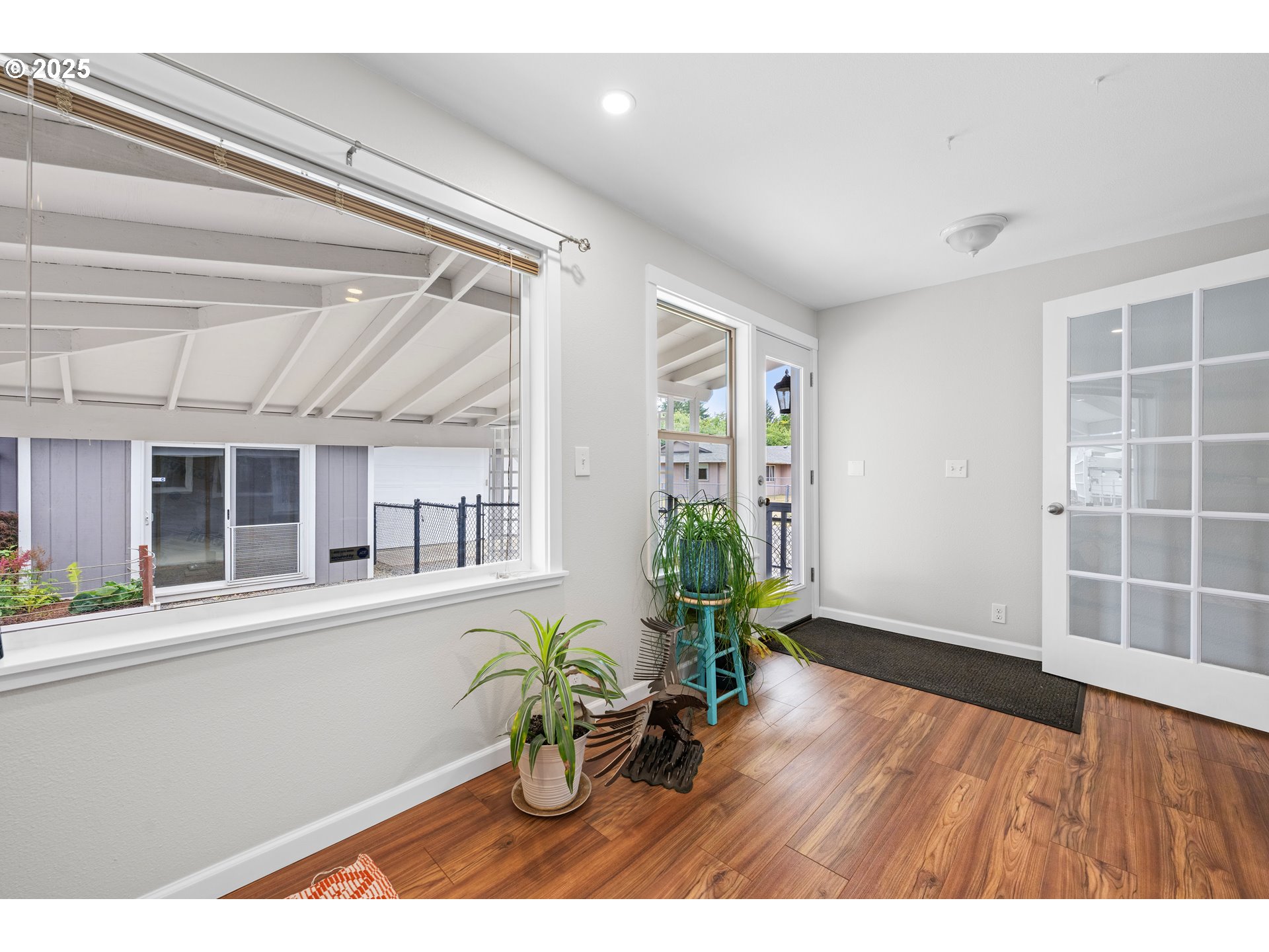 311 NW WARRENTON DR