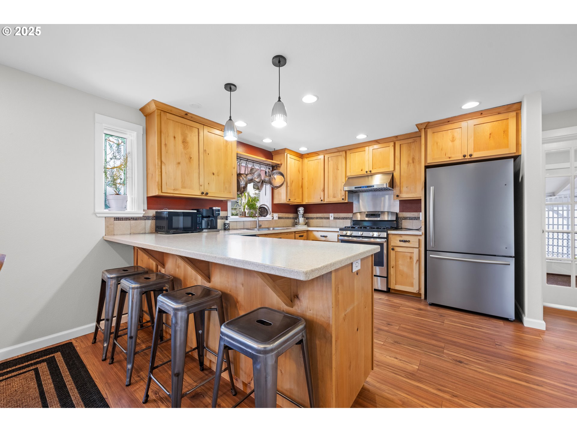 311 NW WARRENTON DR