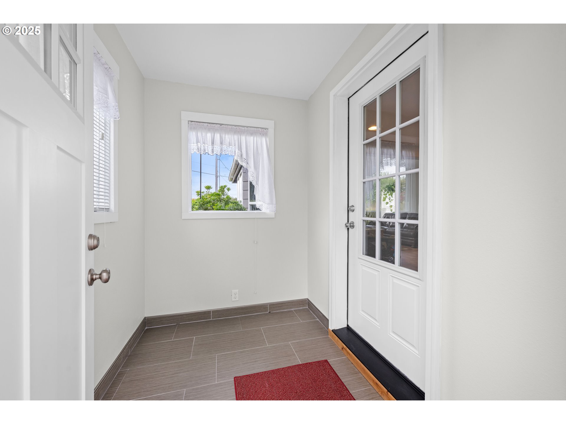 311 NW WARRENTON DR