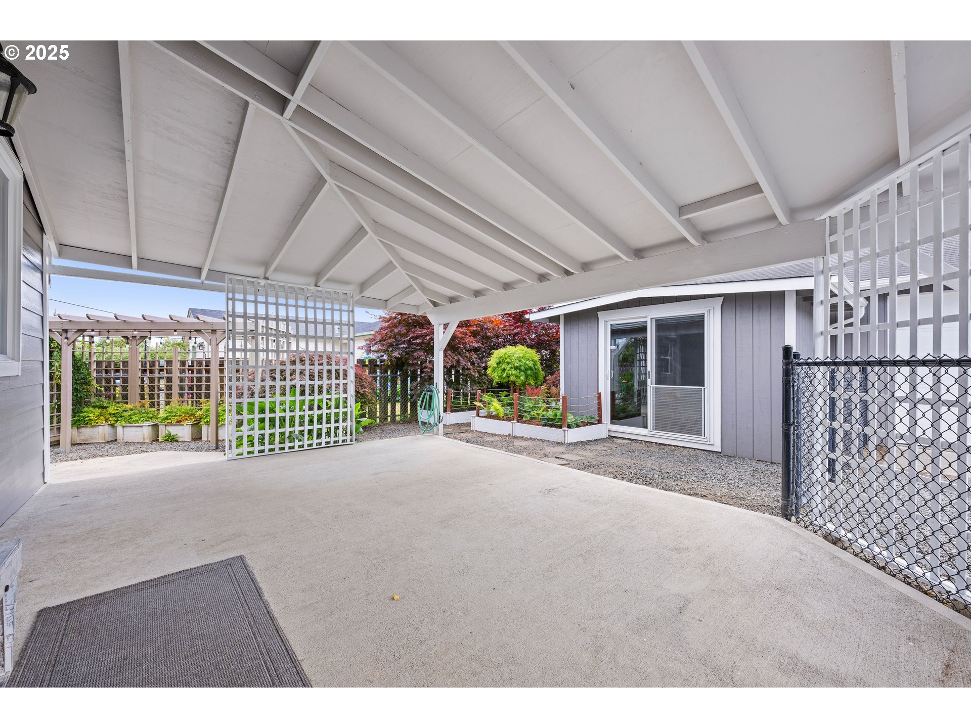 311 NW WARRENTON DR