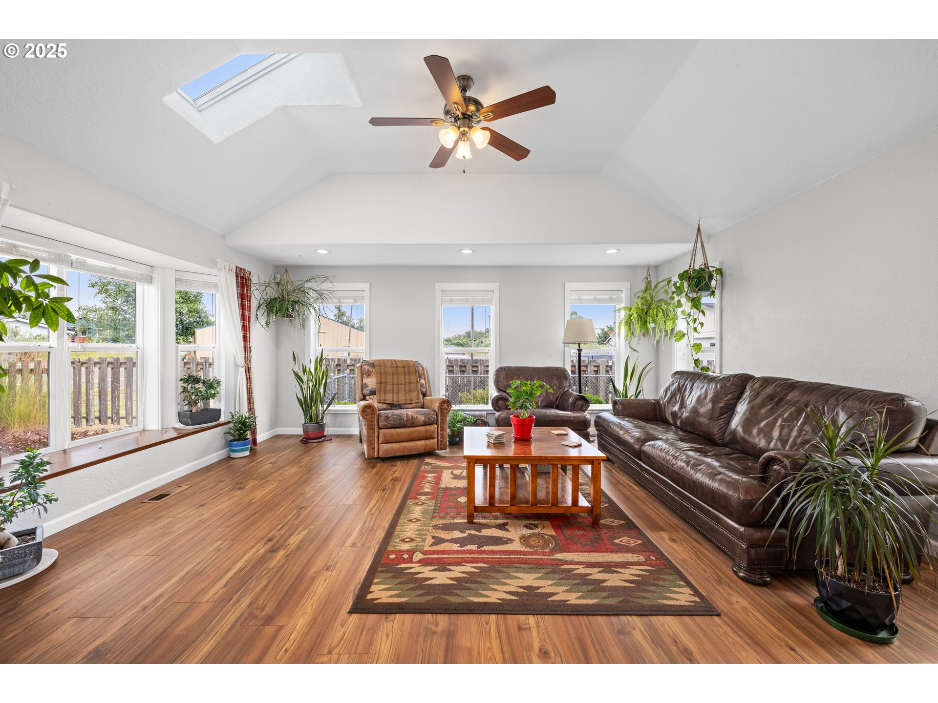 311 NW WARRENTON DR