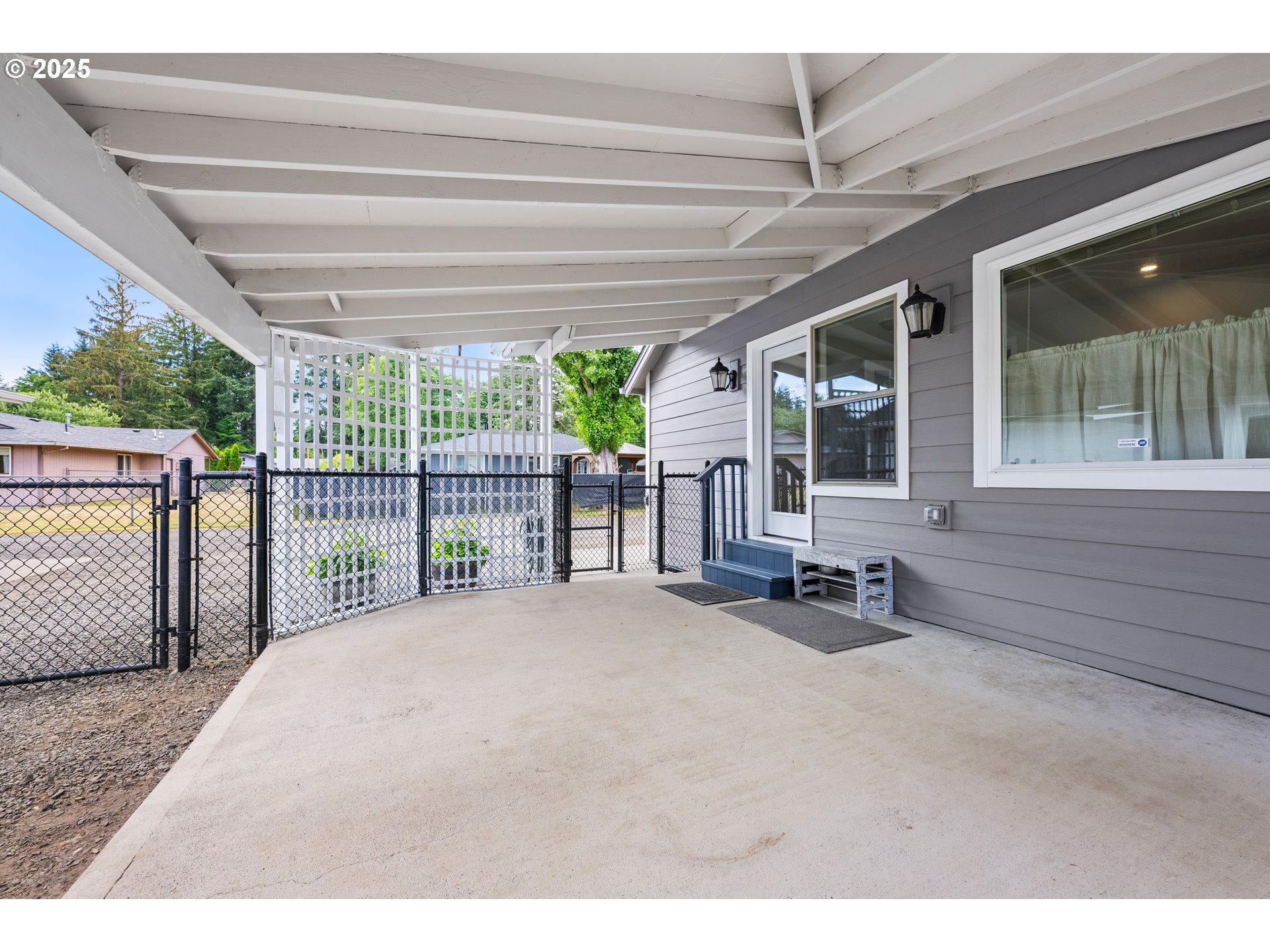 311 NW WARRENTON DR