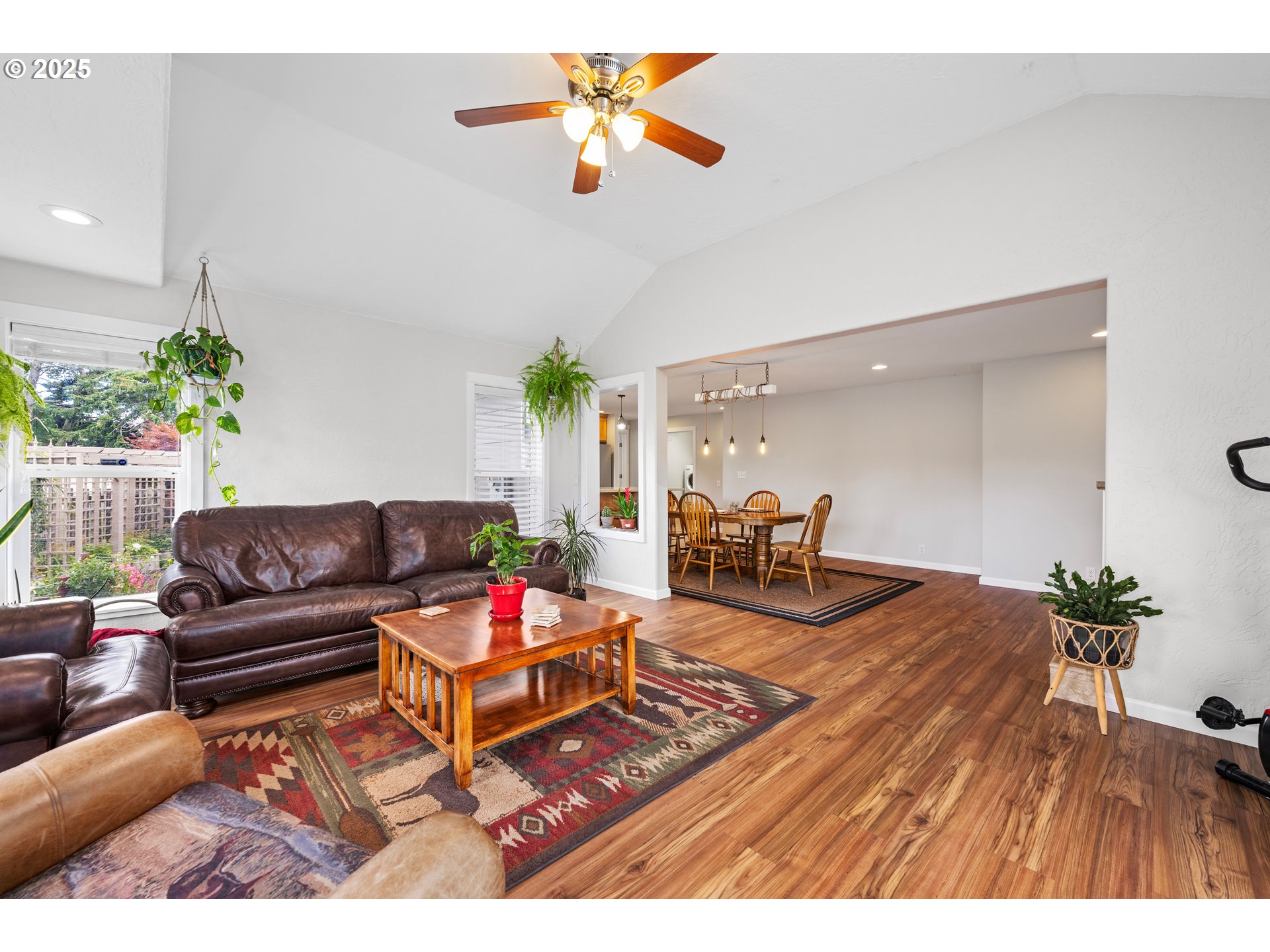311 NW WARRENTON DR