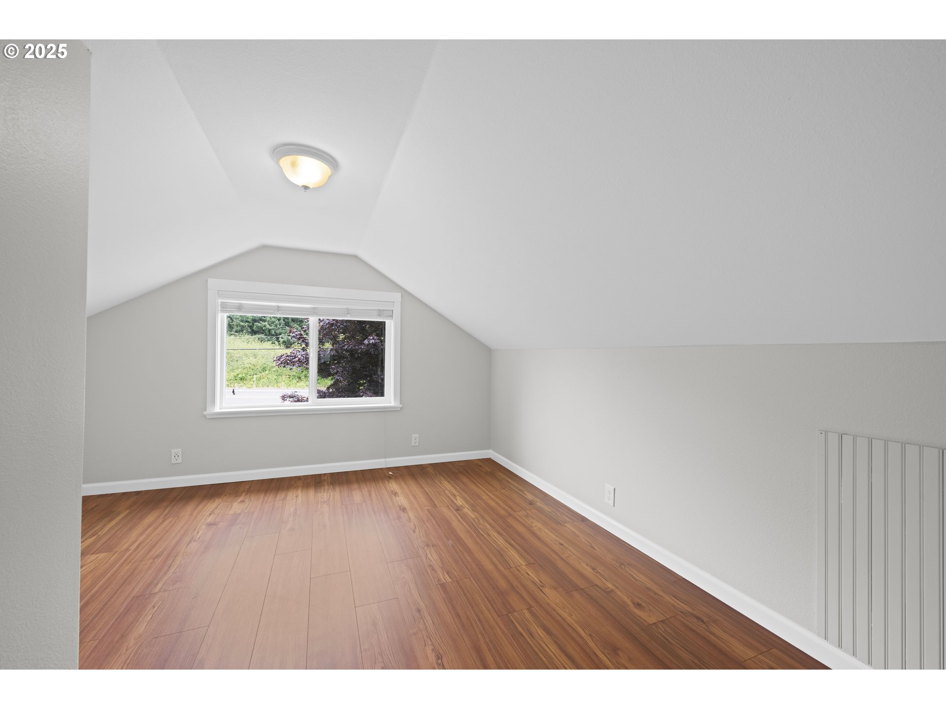 311 NW WARRENTON DR