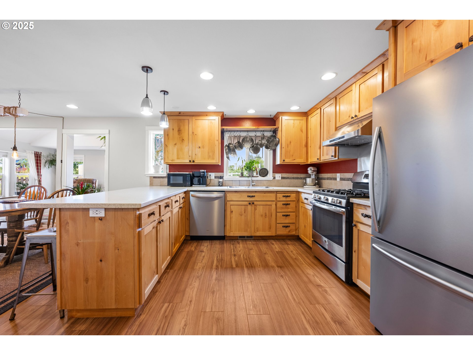 311 NW WARRENTON DR