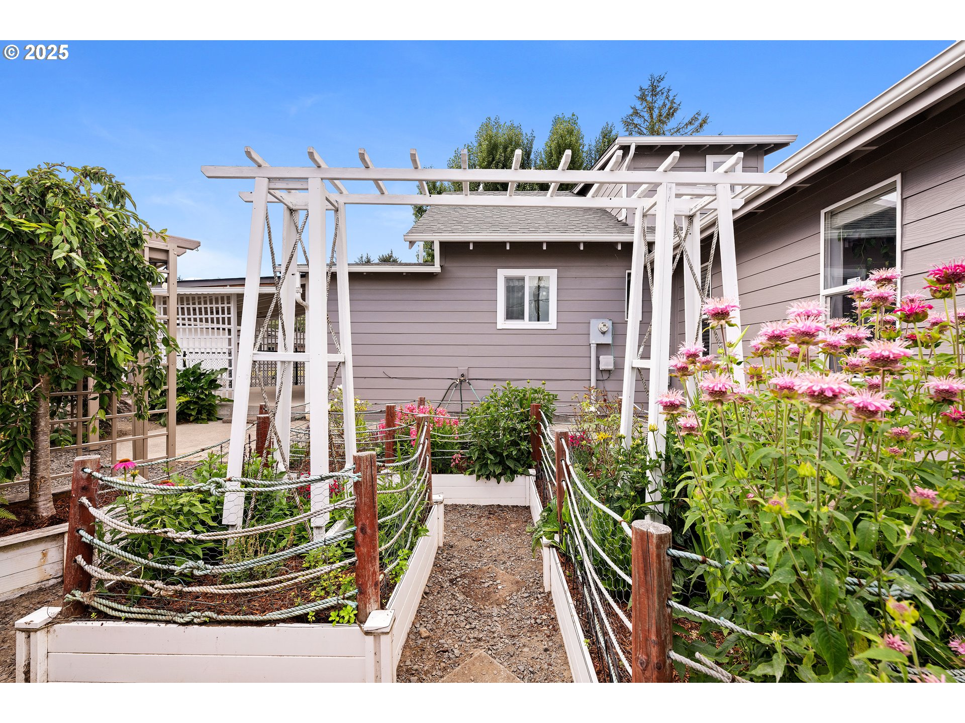 311 NW WARRENTON DR