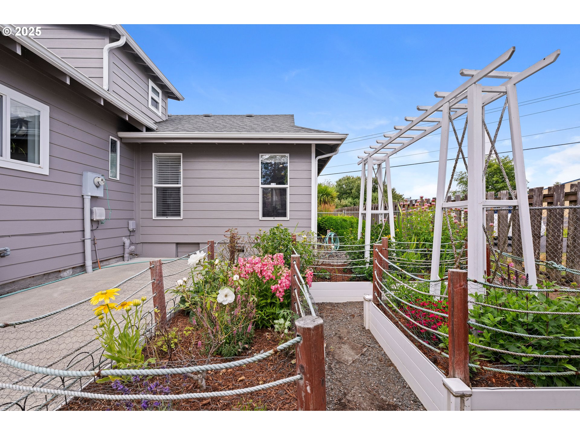 311 NW WARRENTON DR