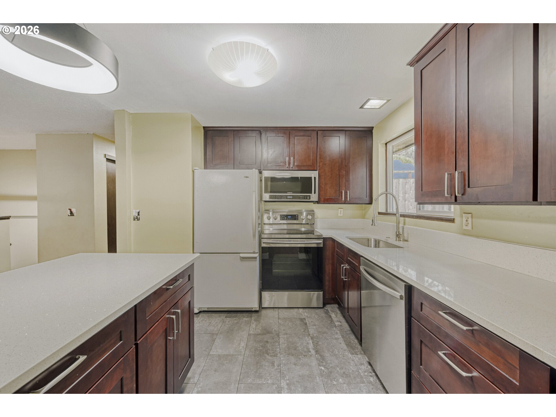 223 SW Taylors Ferry RD