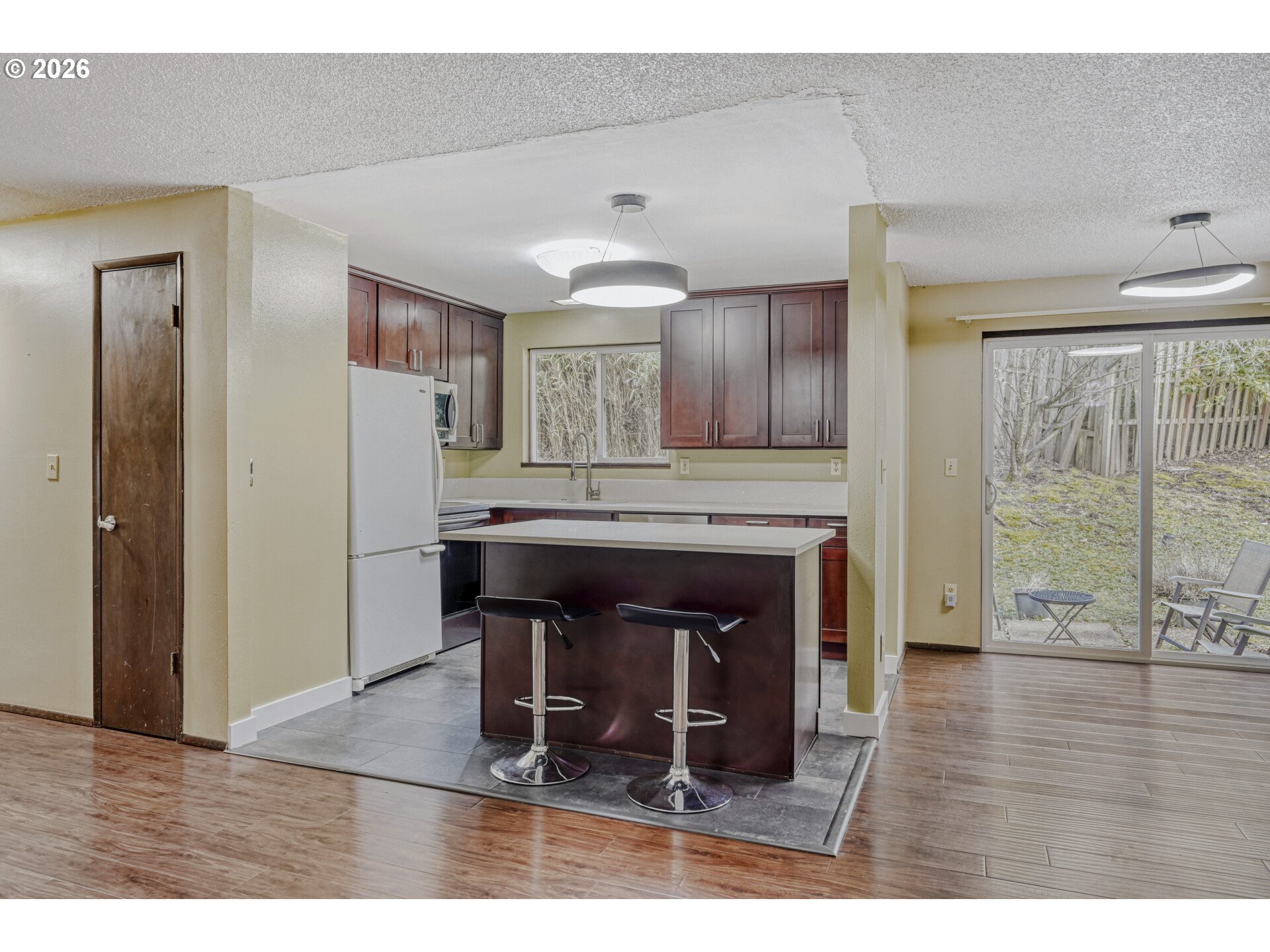 223 SW Taylors Ferry RD