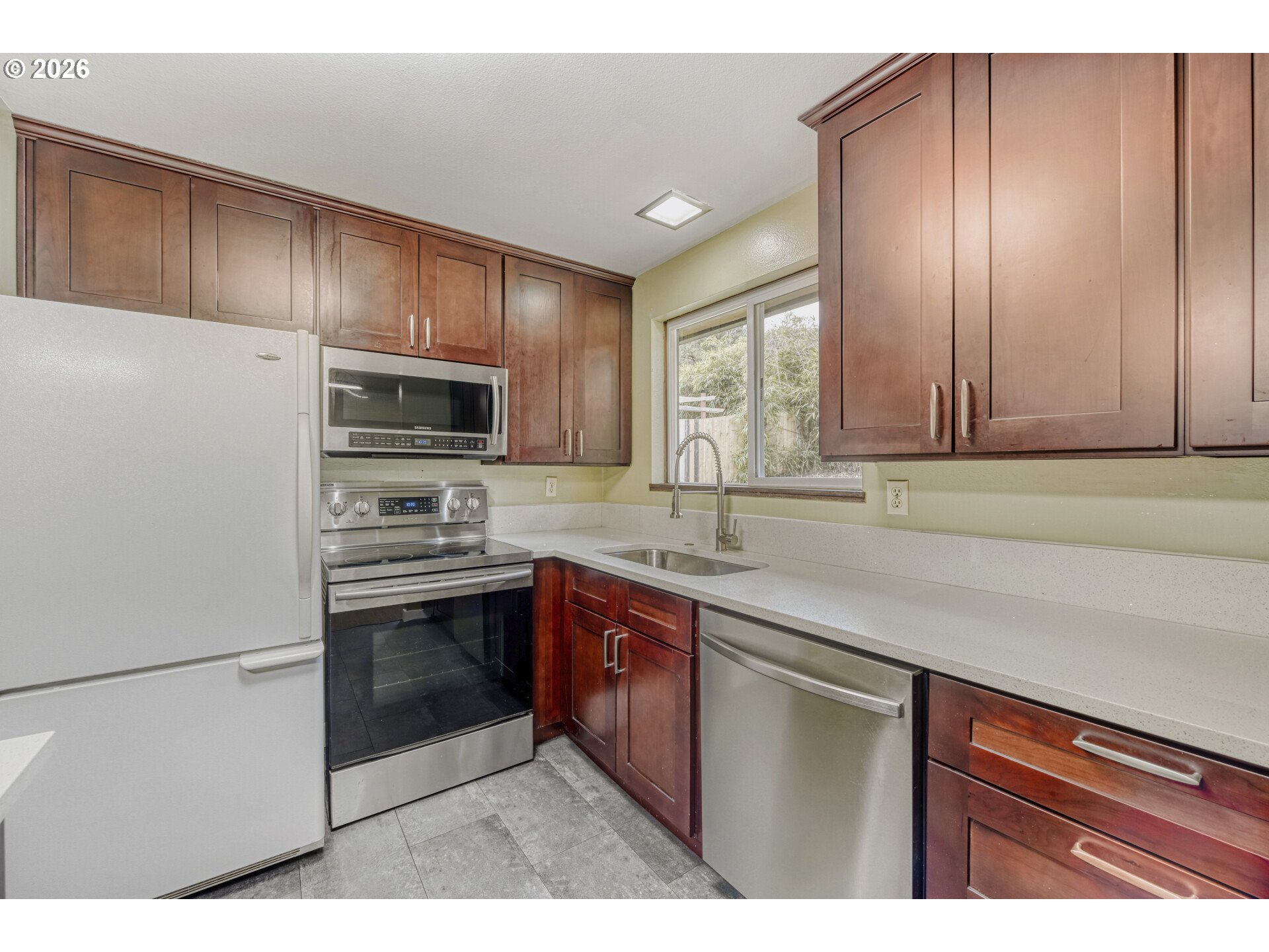 223 SW Taylors Ferry RD