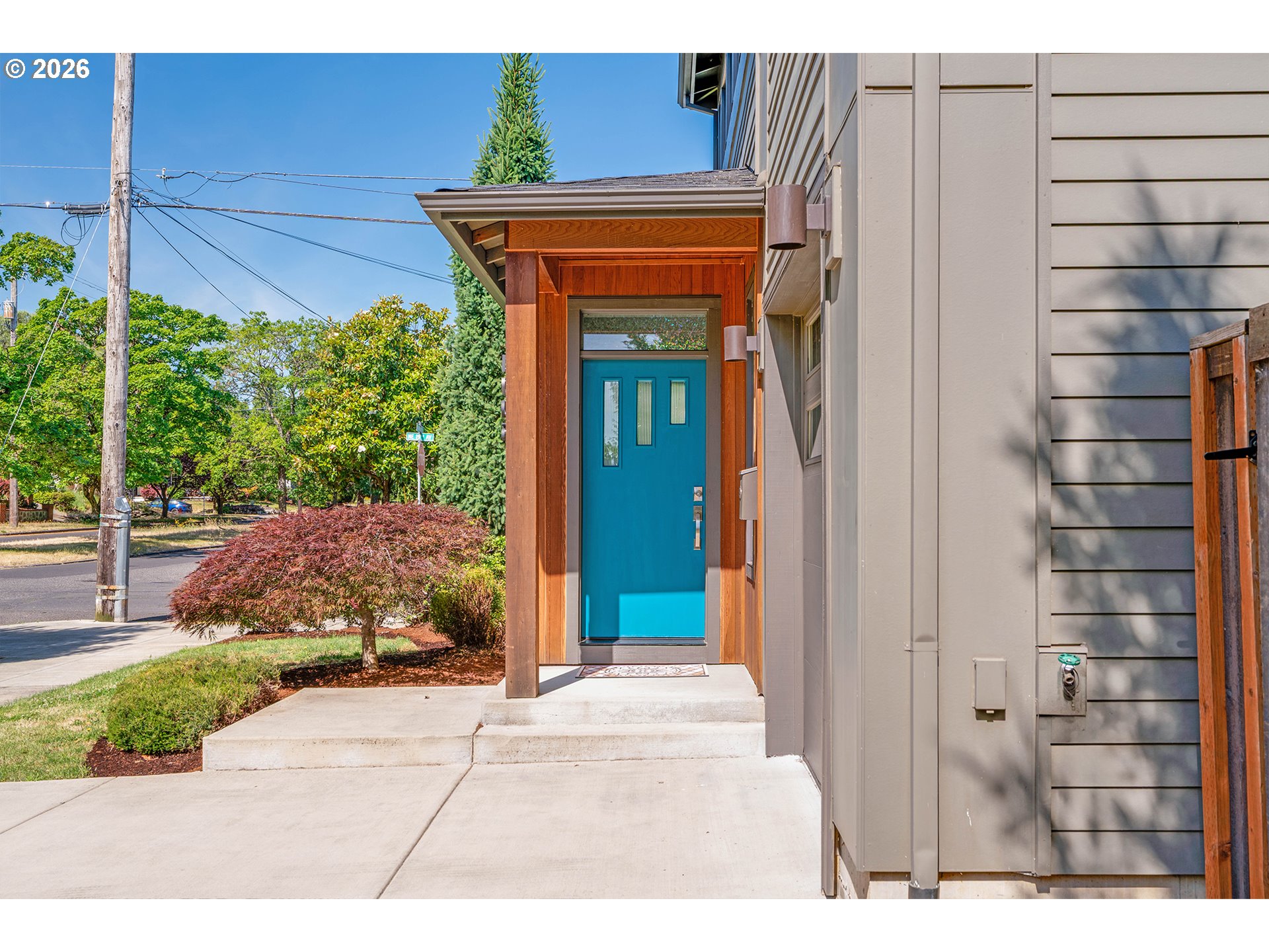 1905 NE AINSWORTH ST