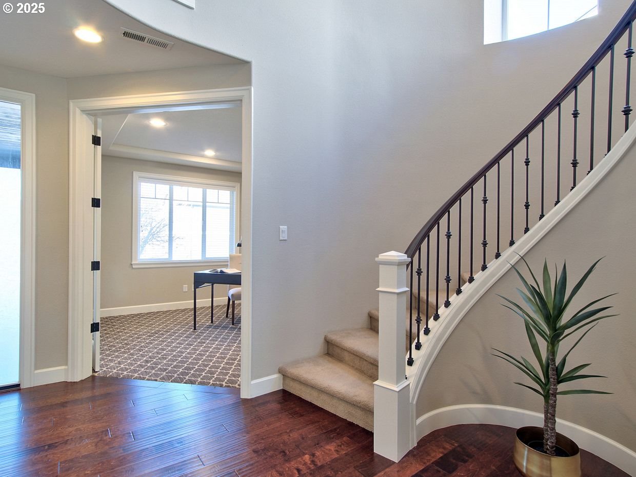 5851 NW BANNISTER DR
