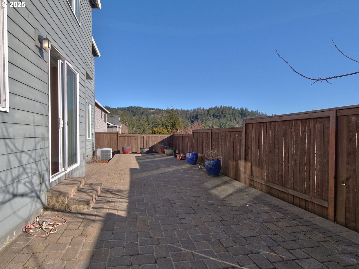 5851 NW BANNISTER DR