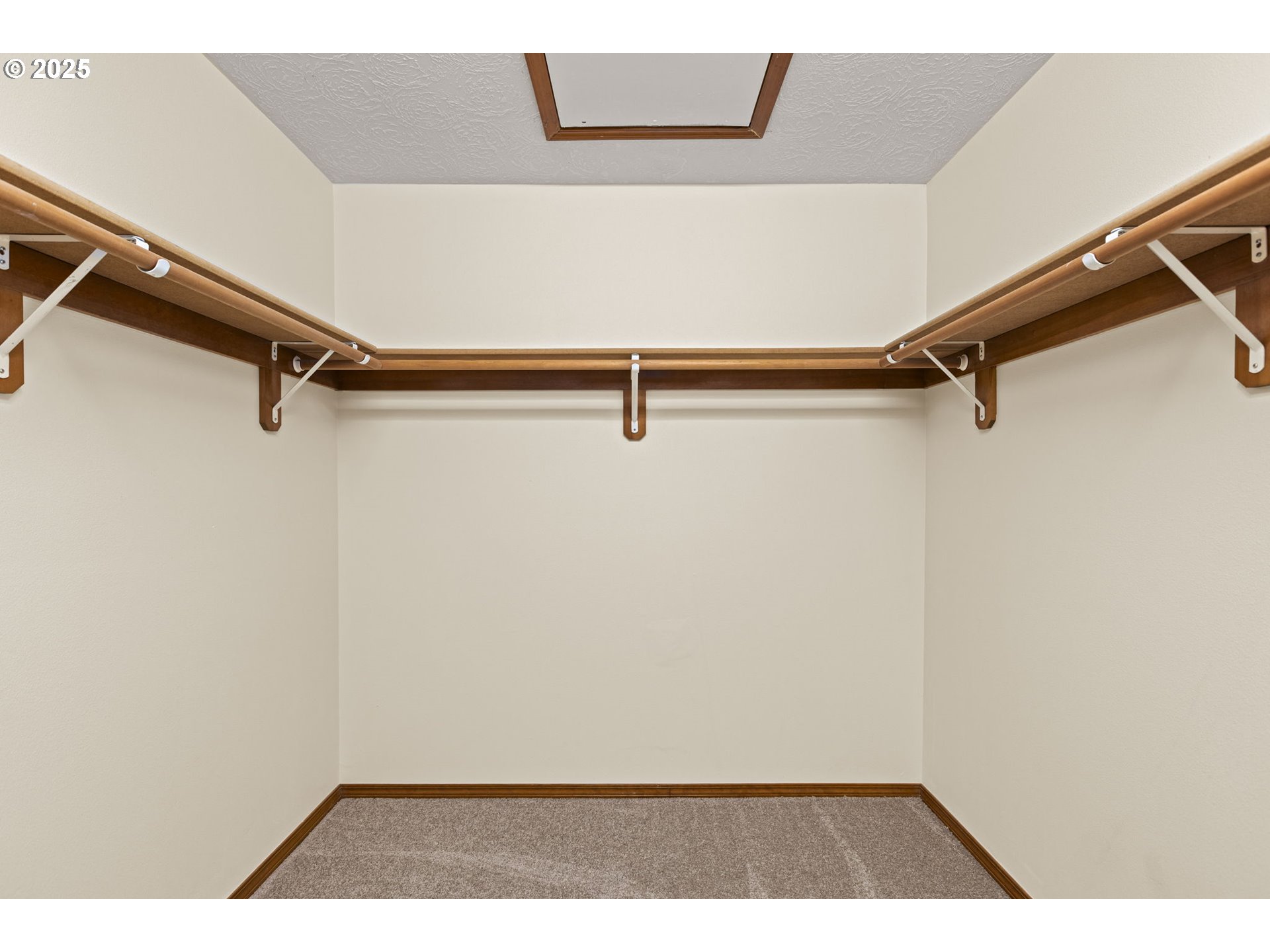 647 NE MEADOW DR, Portland