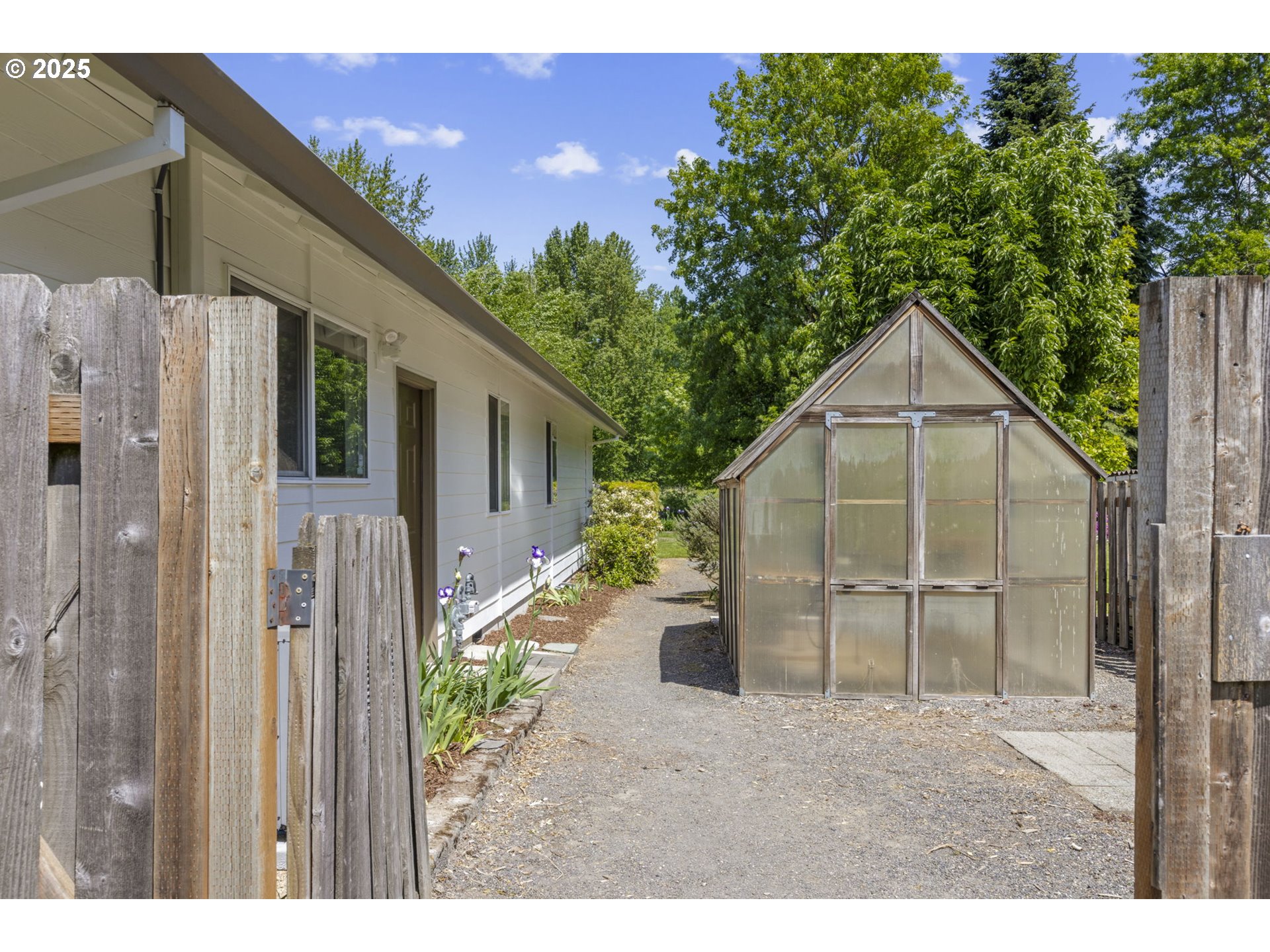 647 NE MEADOW DR, Portland