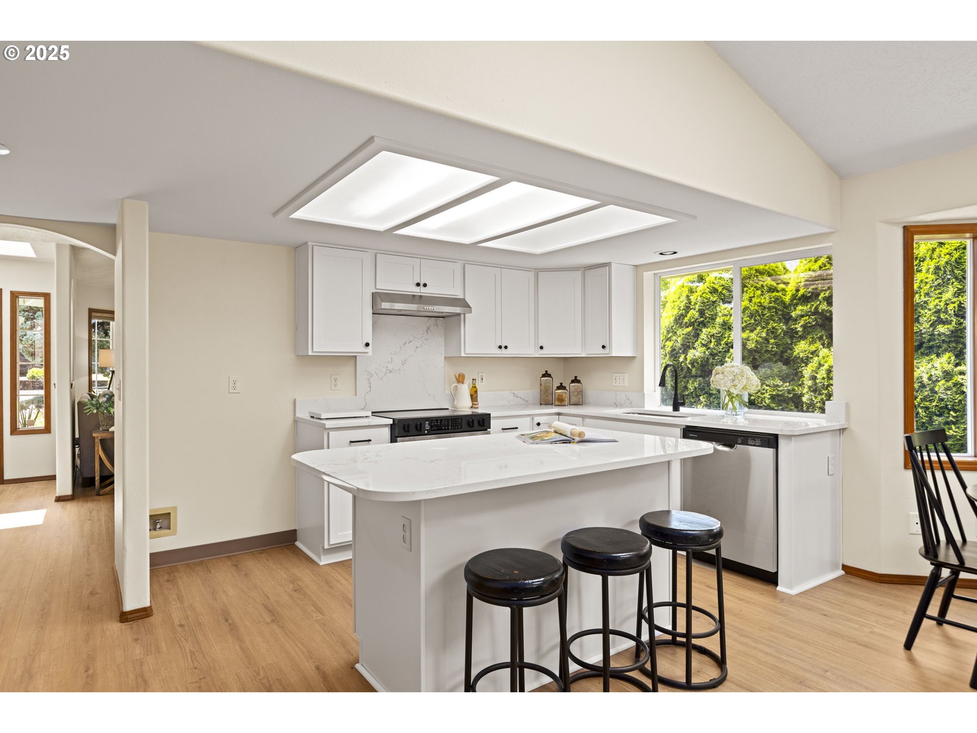 647 NE MEADOW DR, Portland