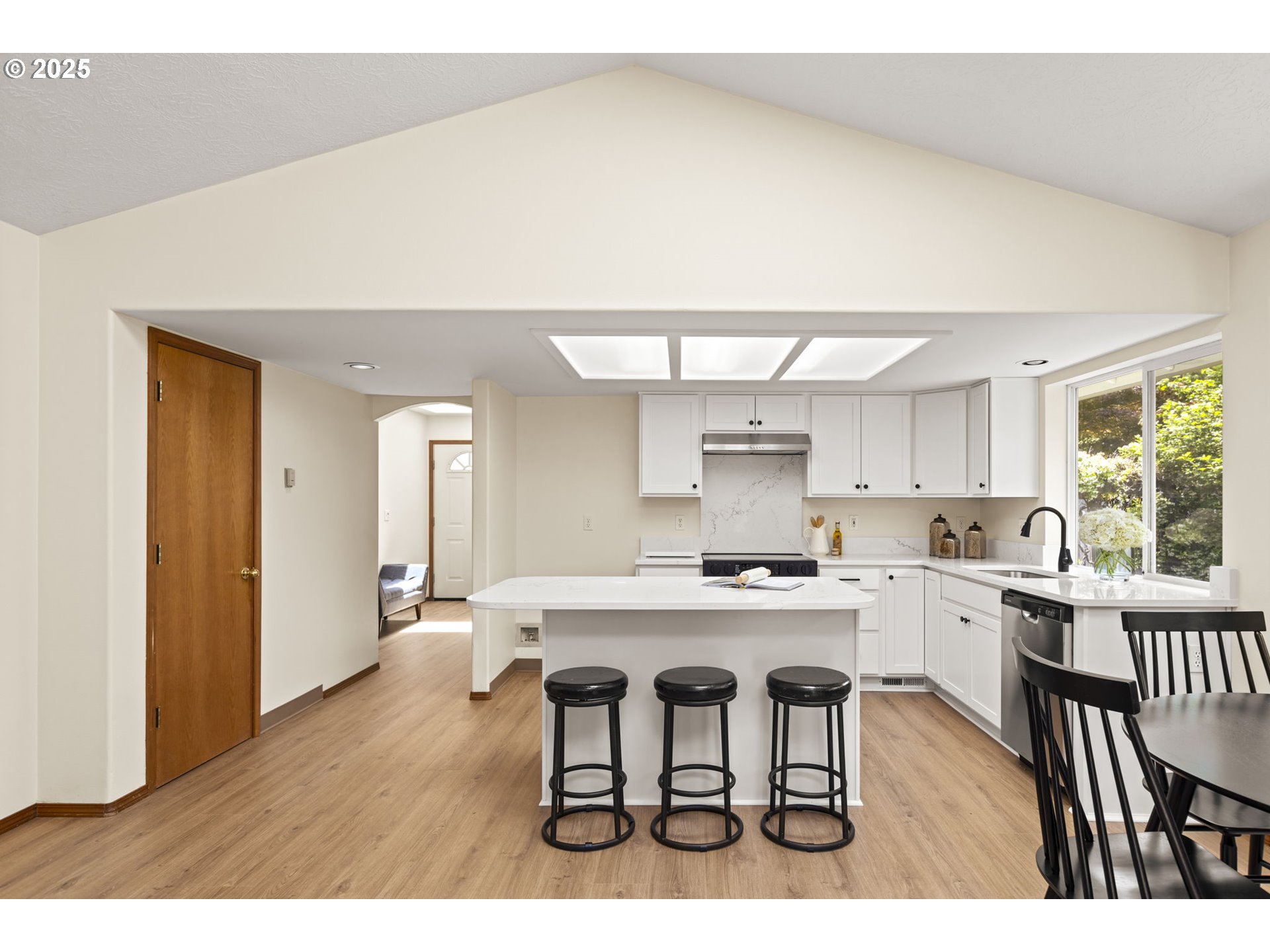 647 NE MEADOW DR, Portland