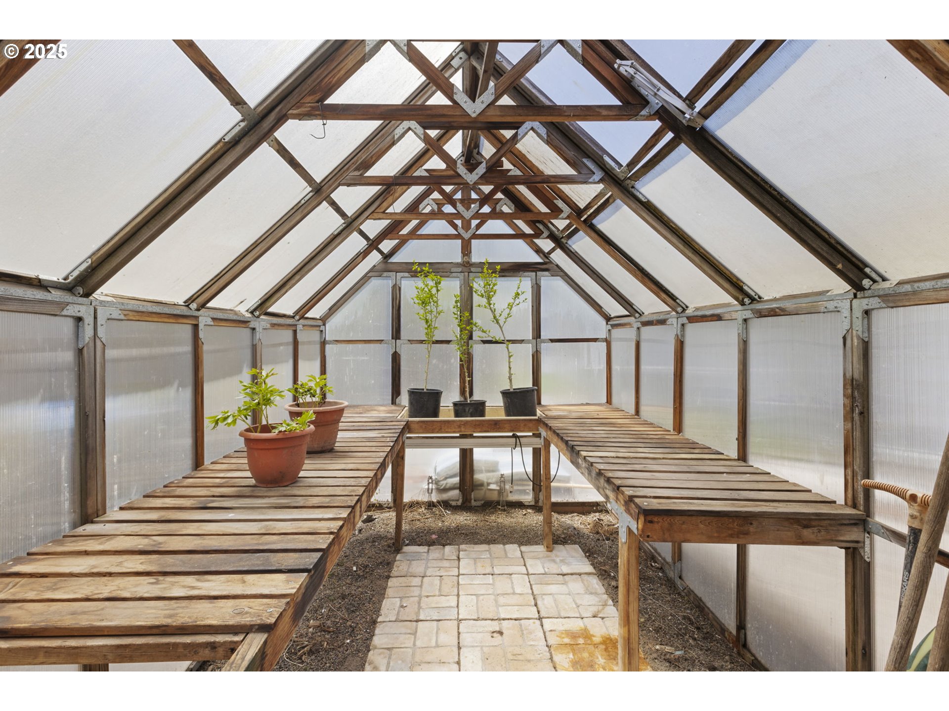 647 NE MEADOW DR, Portland